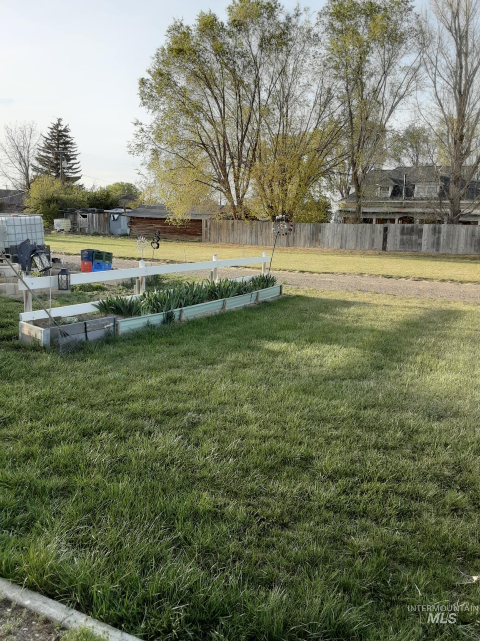 145 N Lincoln Property Photo 8