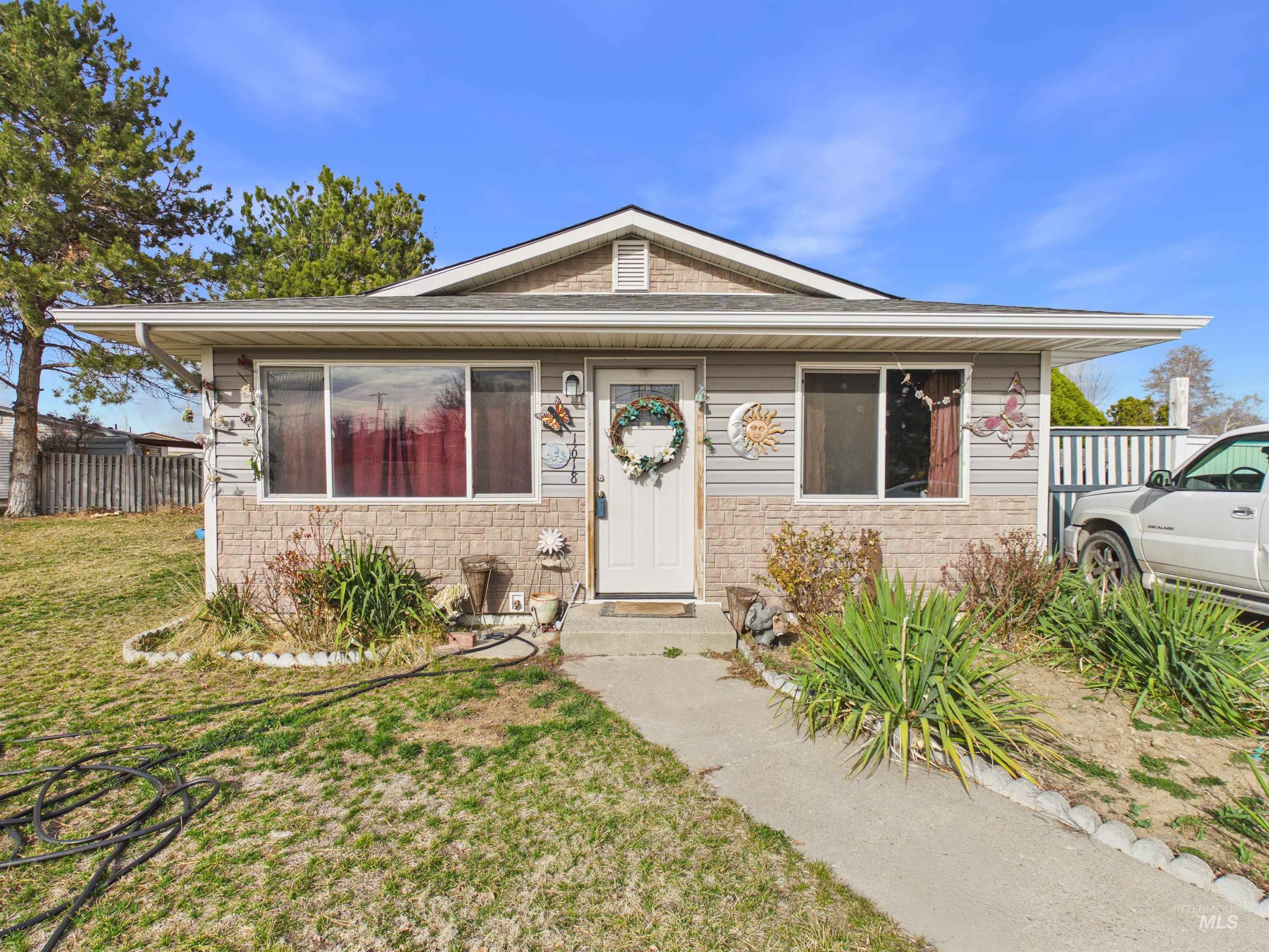 1618 Gingko Property Photo 1