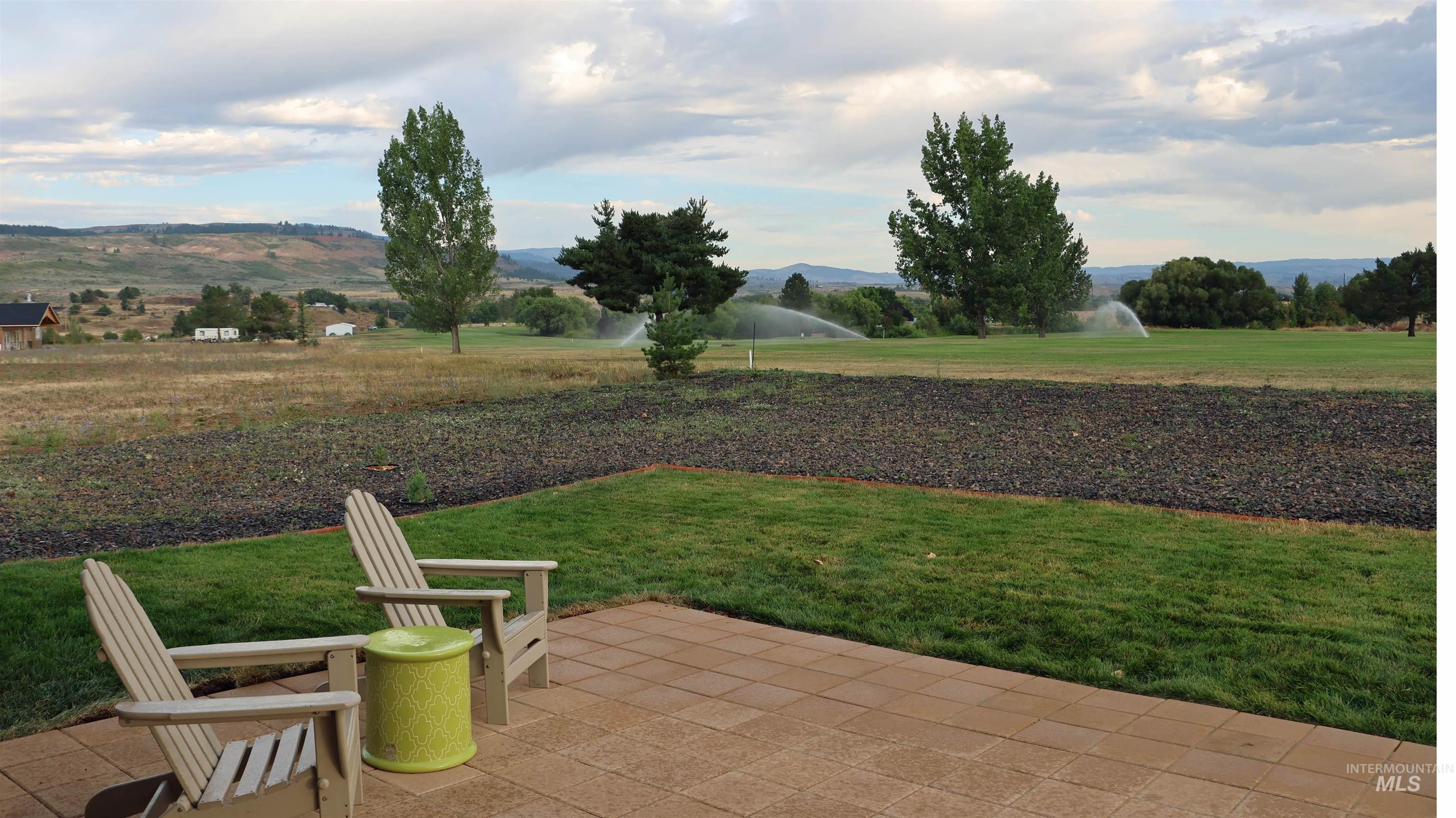 2272 Golf Lane Property Photo 5