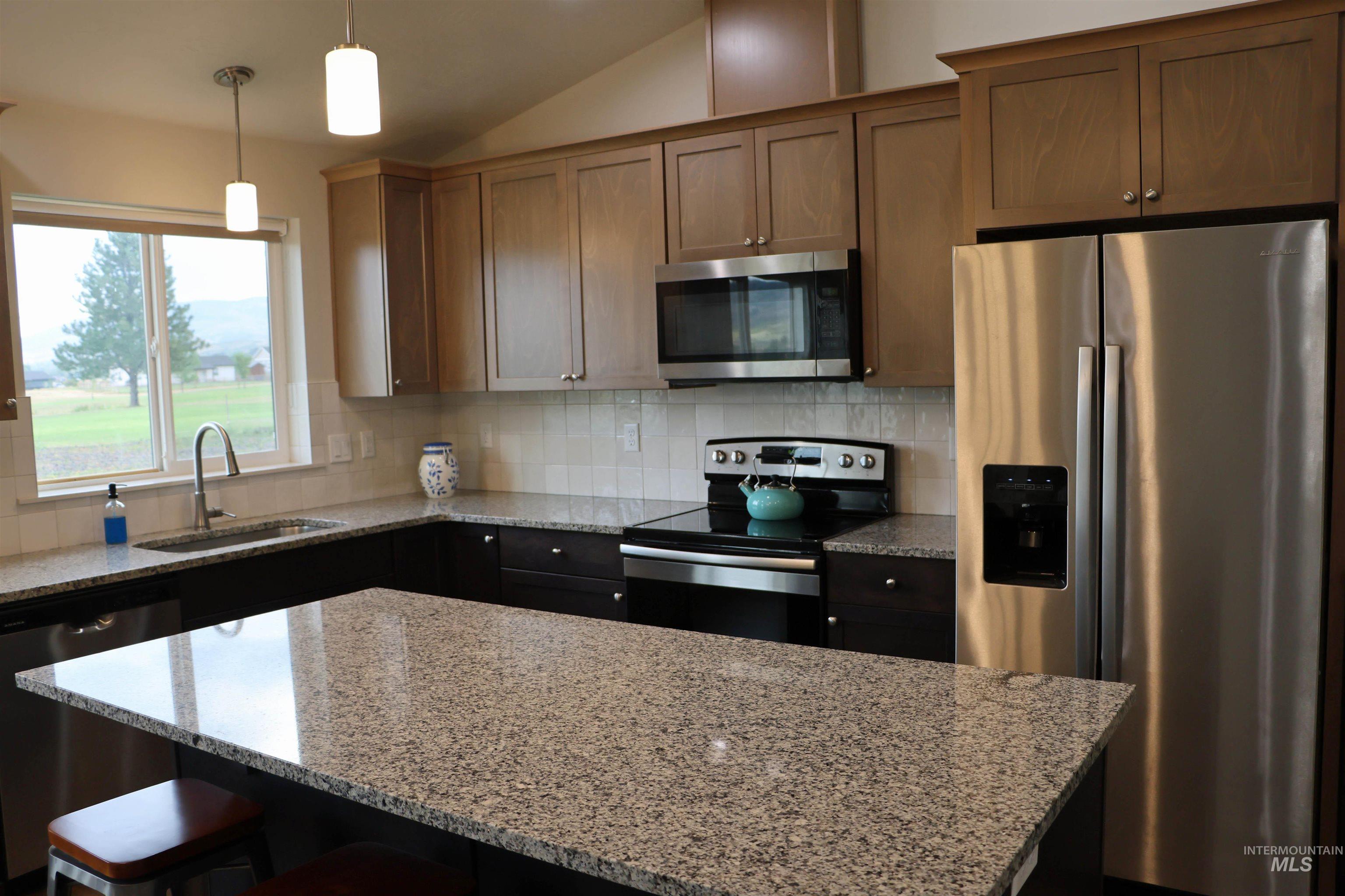 2272 Golf Lane Property Photo 8