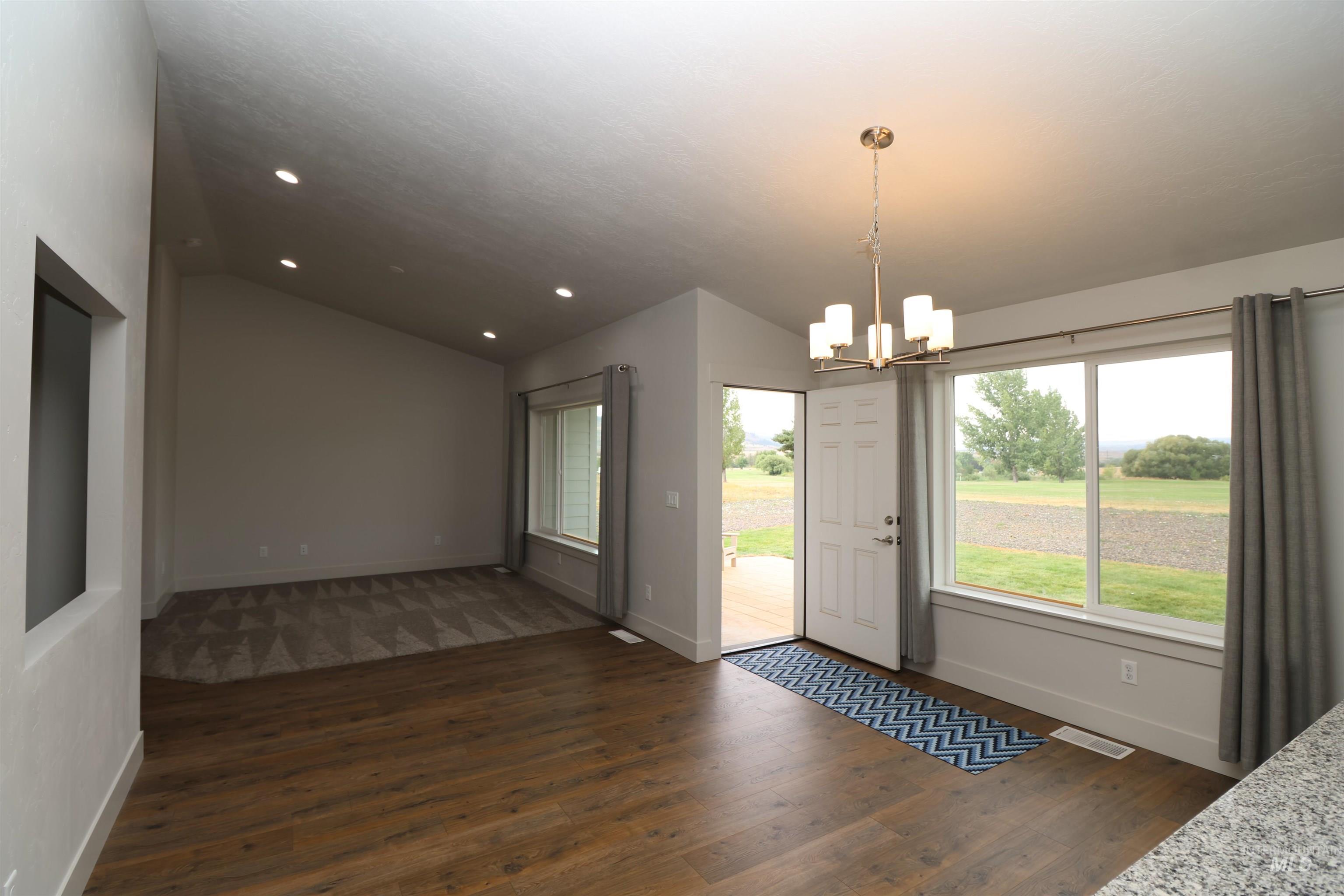 2272 Golf Lane Property Photo 9