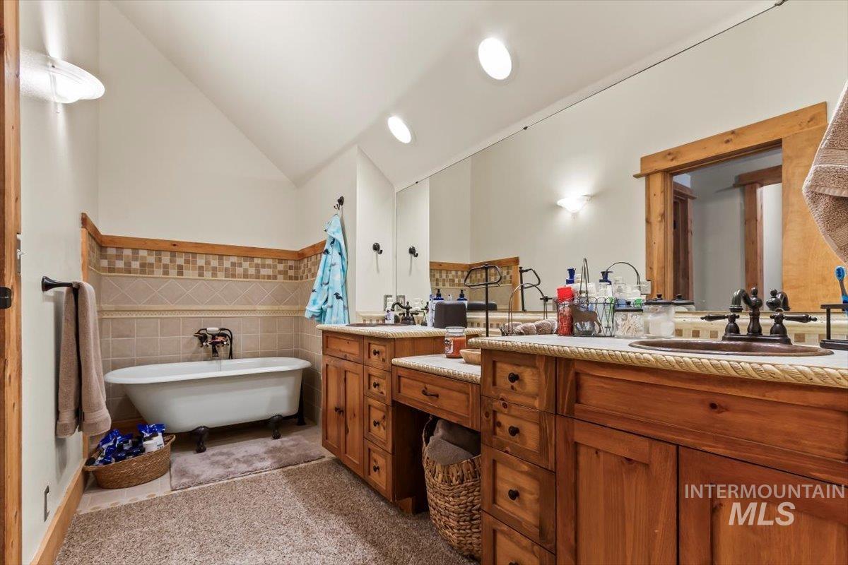 8 Condor Circle Property Photo 25