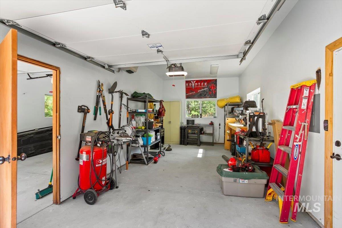 8 Condor Circle Property Photo 44