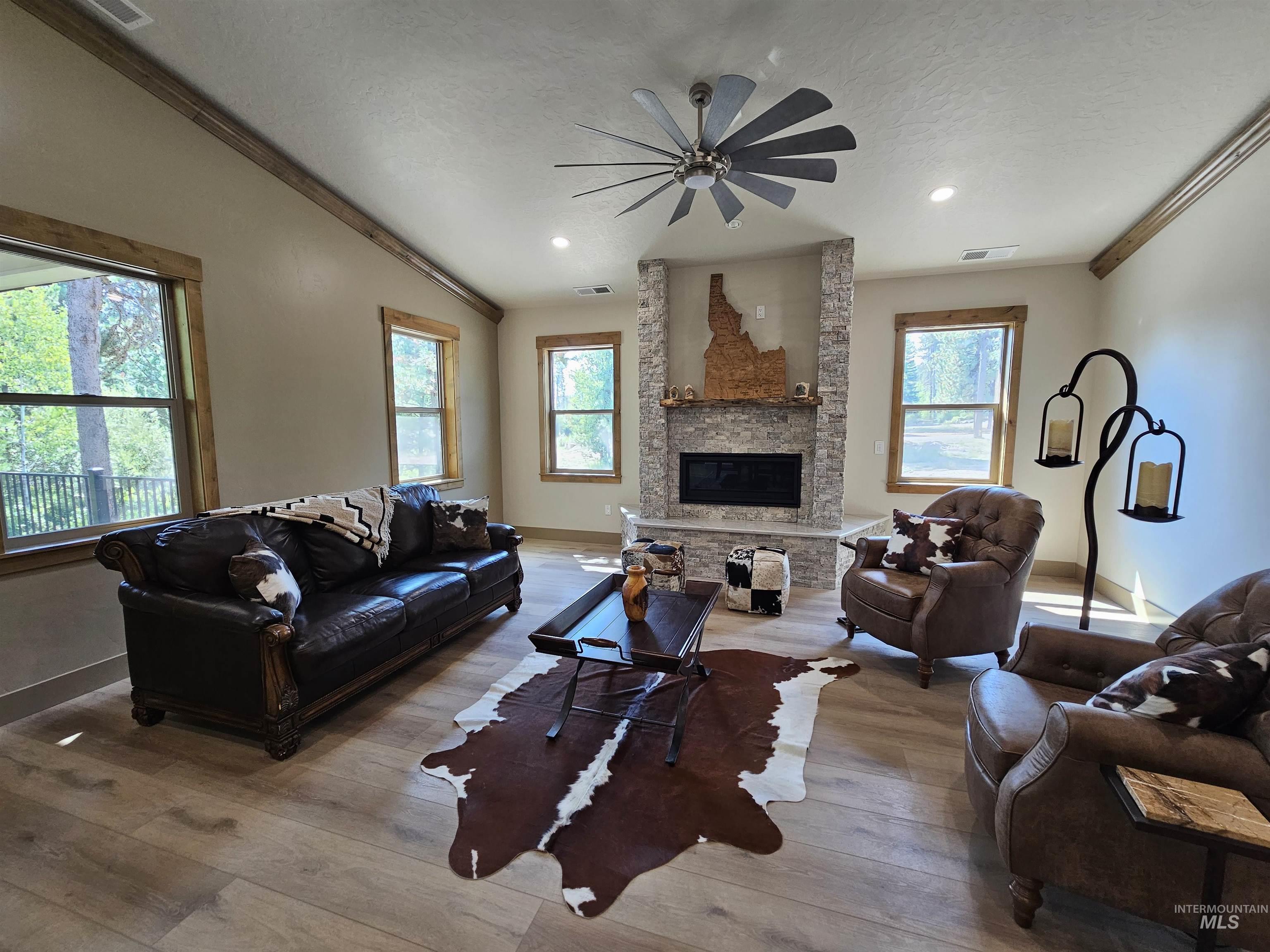 12930 Dawn Dr. Property Photo 6