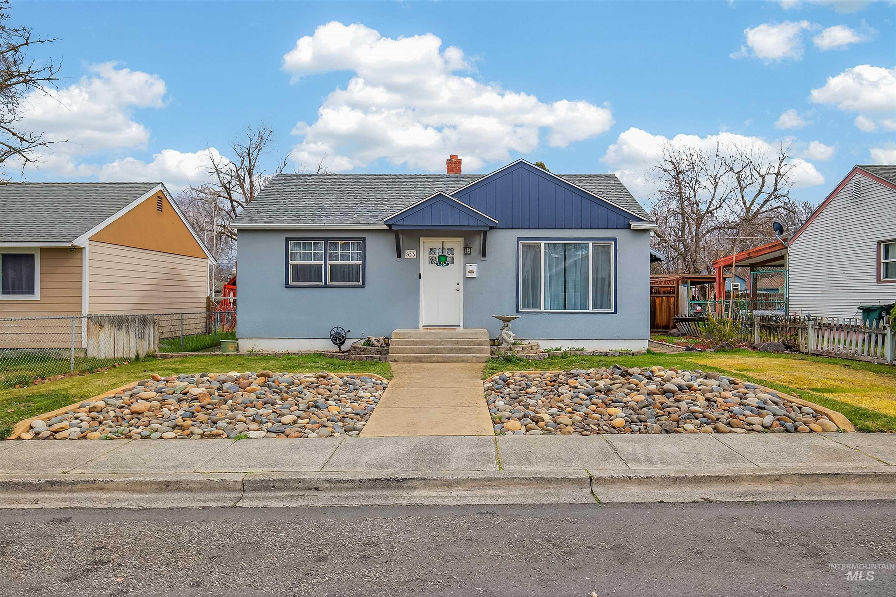 835 12th St. Property Photo 1