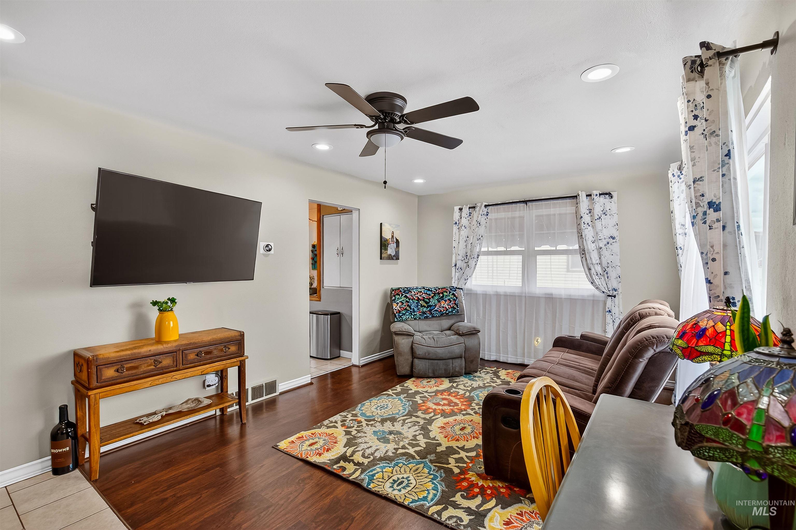 835 12th St. Property Photo 5