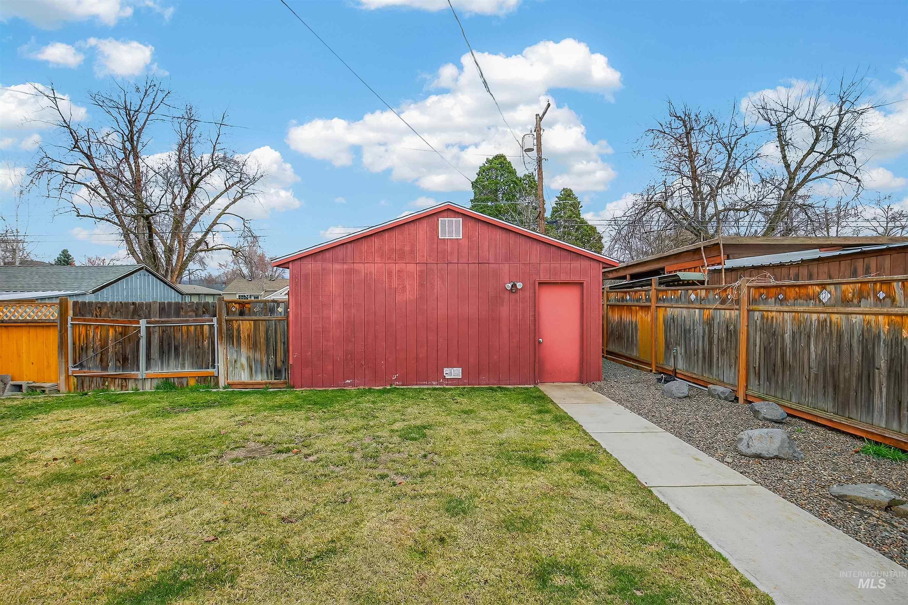 835 12th St. Property Photo 32