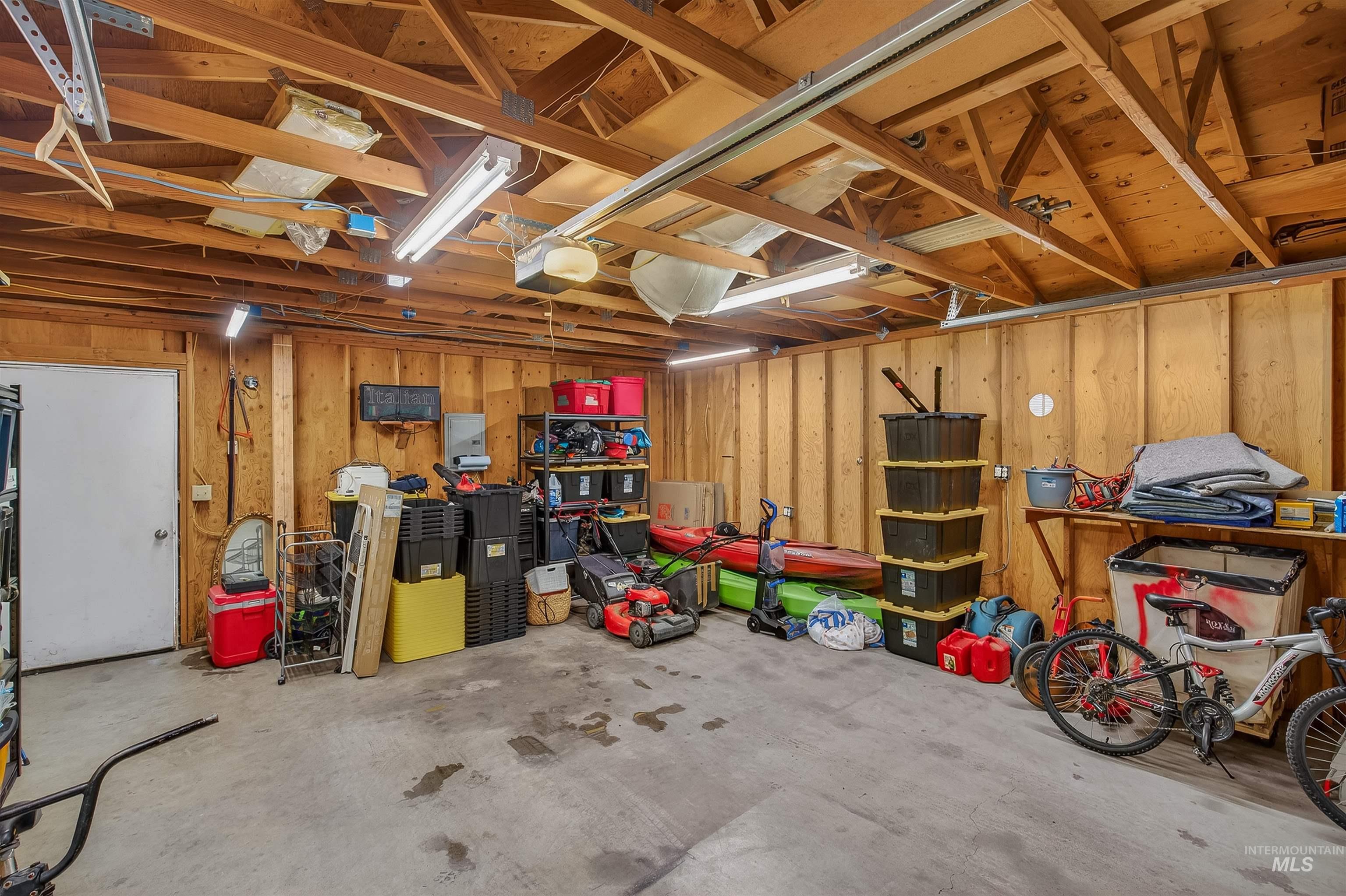 835 12th St. Property Photo 33