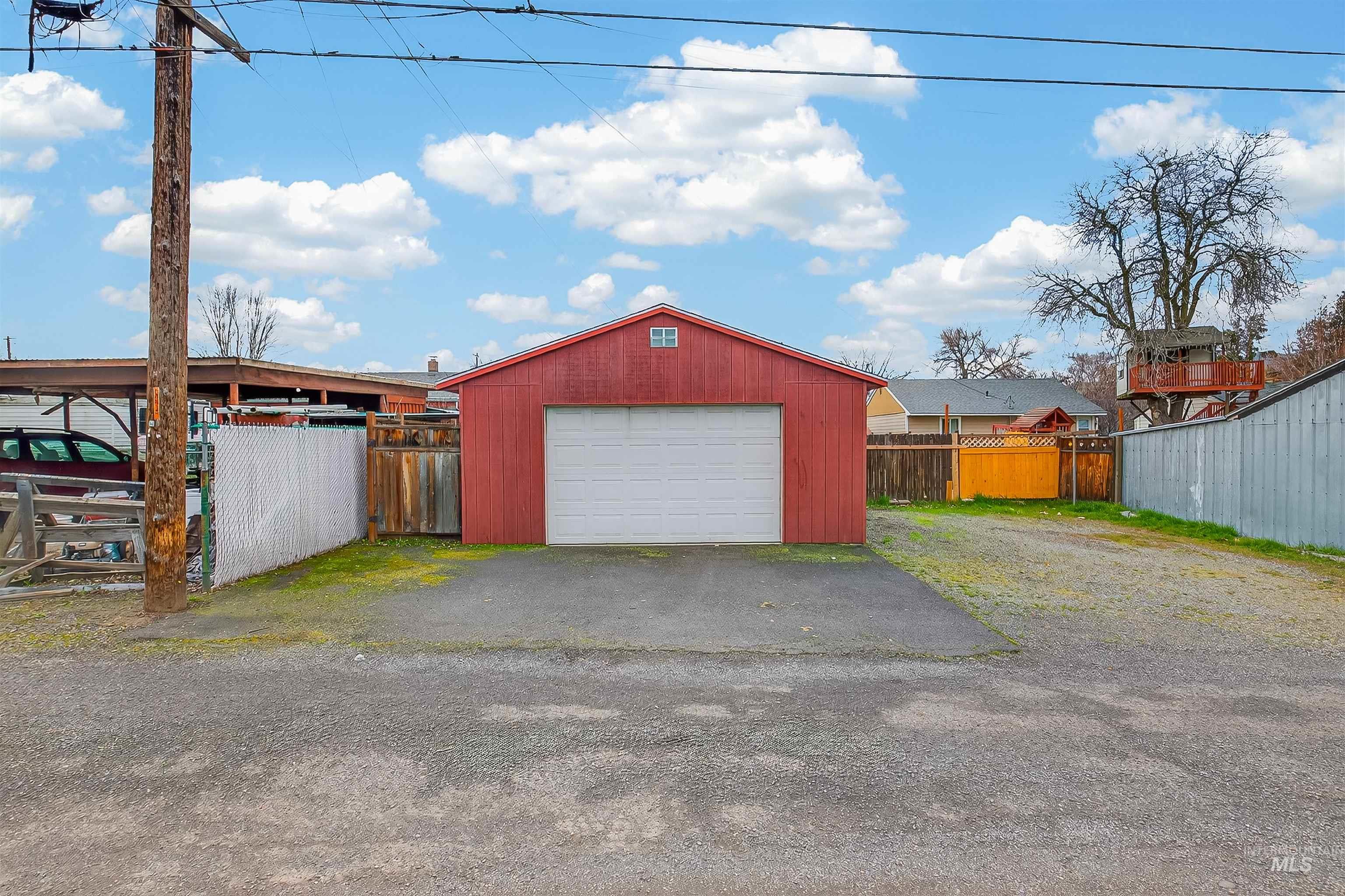 835 12th St. Property Photo 35