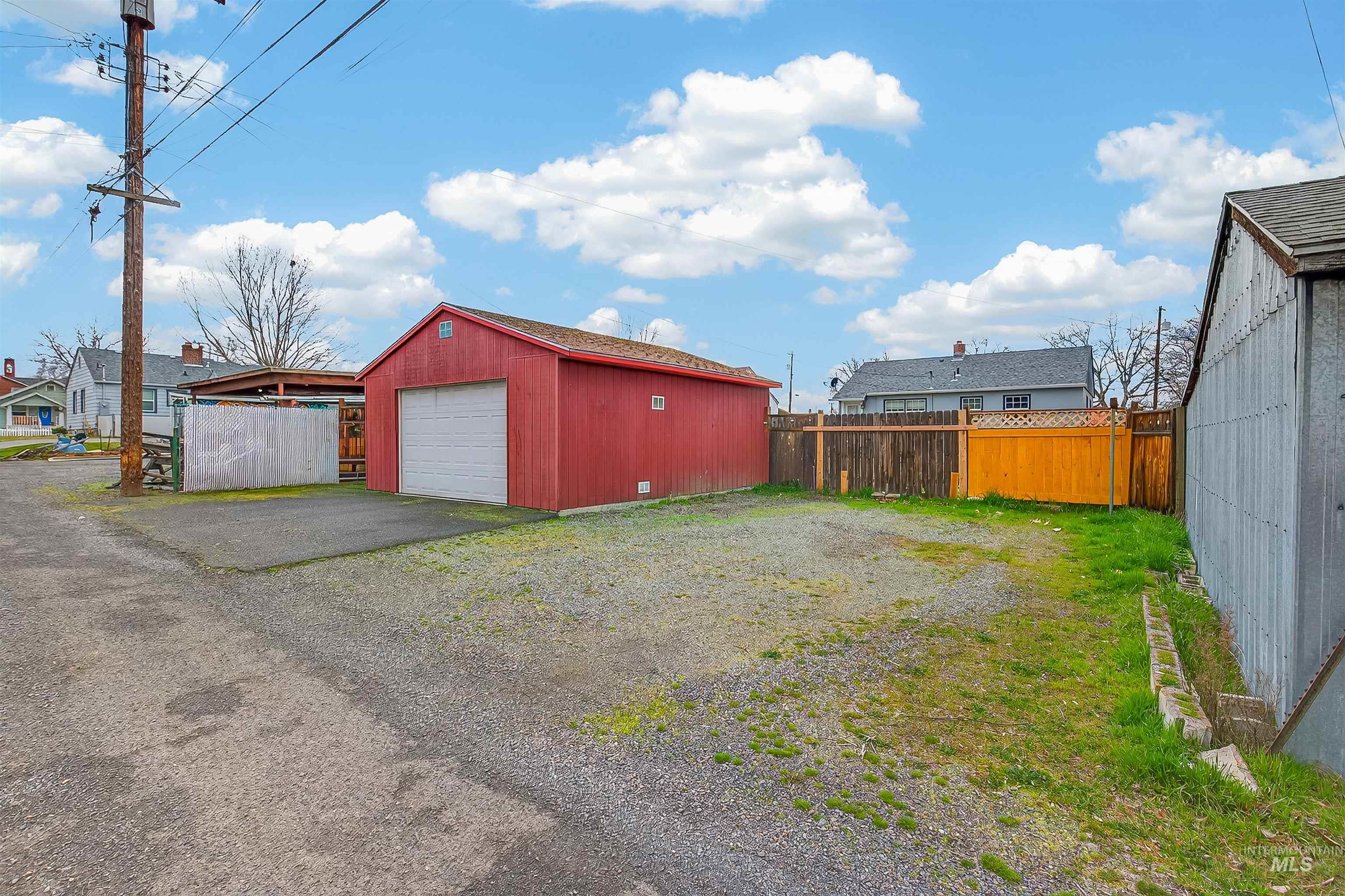 835 12th St. Property Photo 37