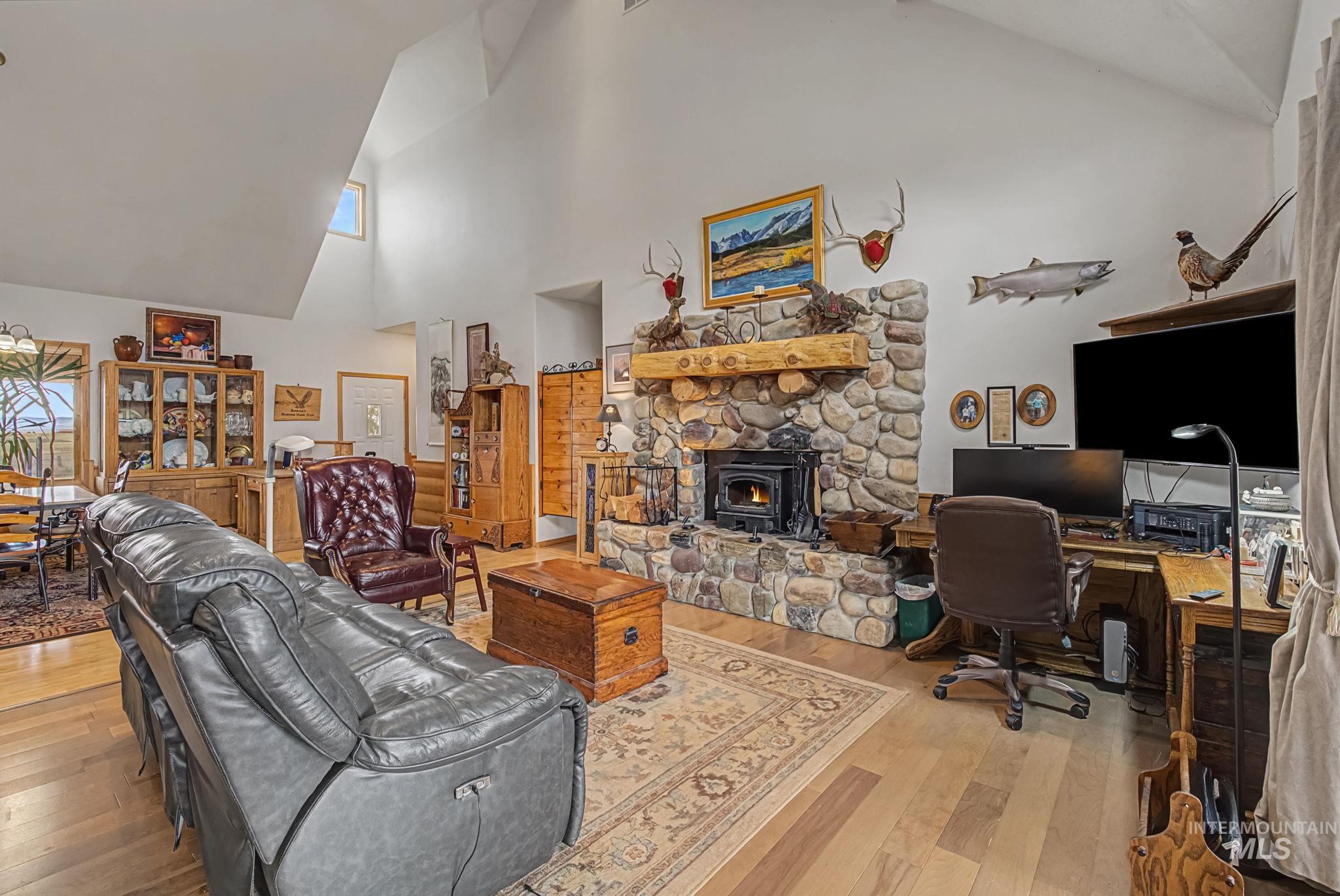 912 E 200 N Property Photo 16