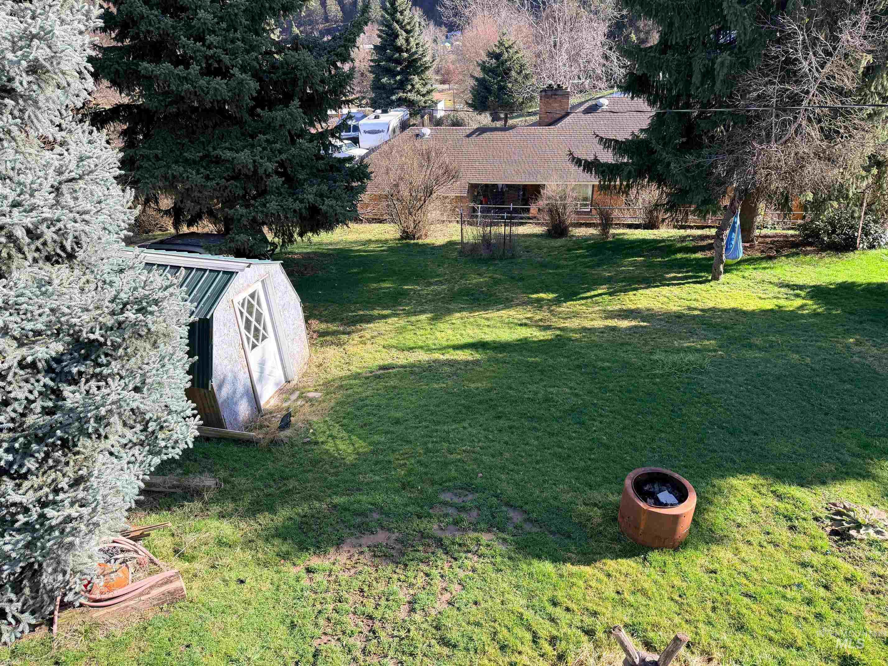 335 N Pine St Property Photo 4