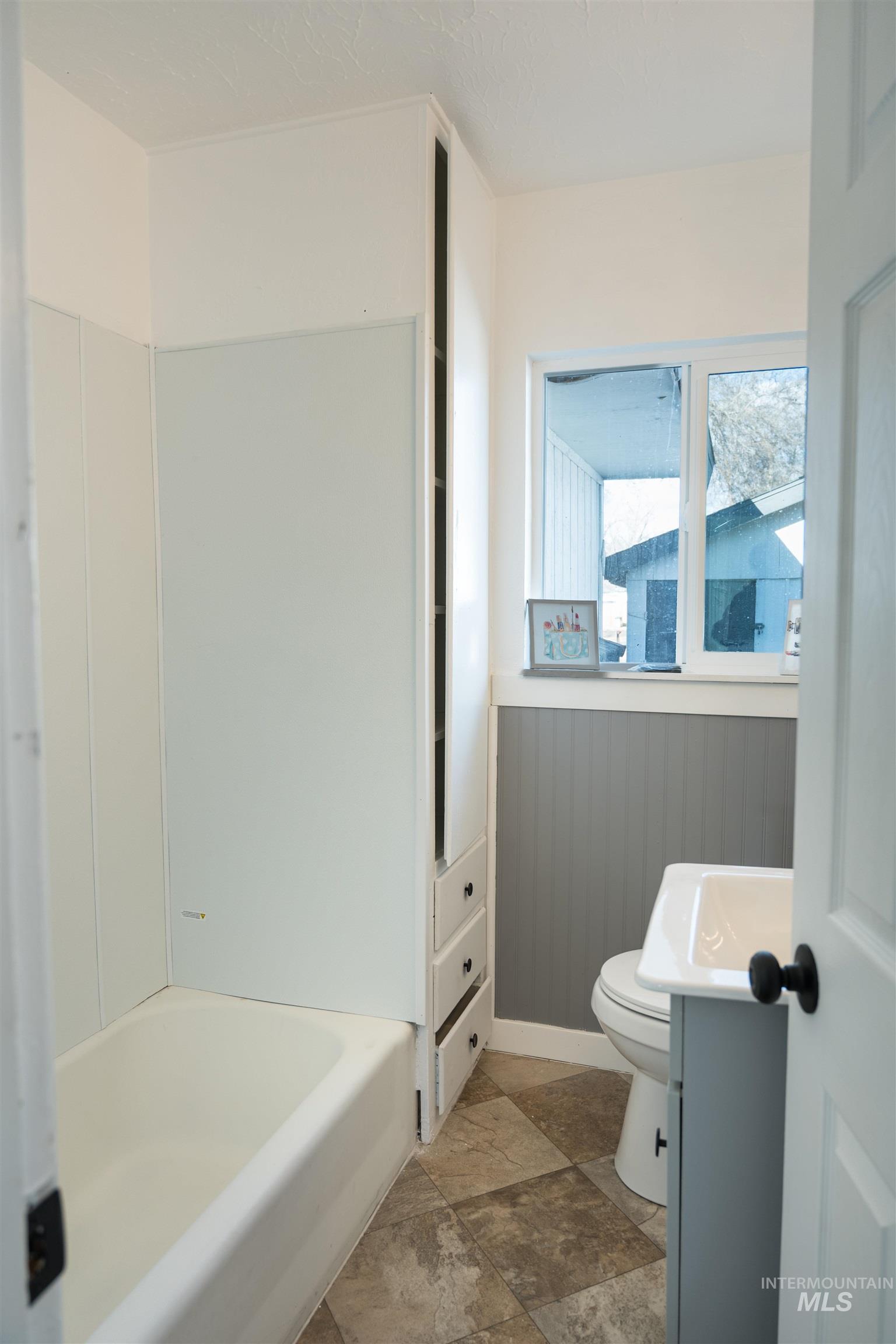385/383 Bass St. Property Photo 41