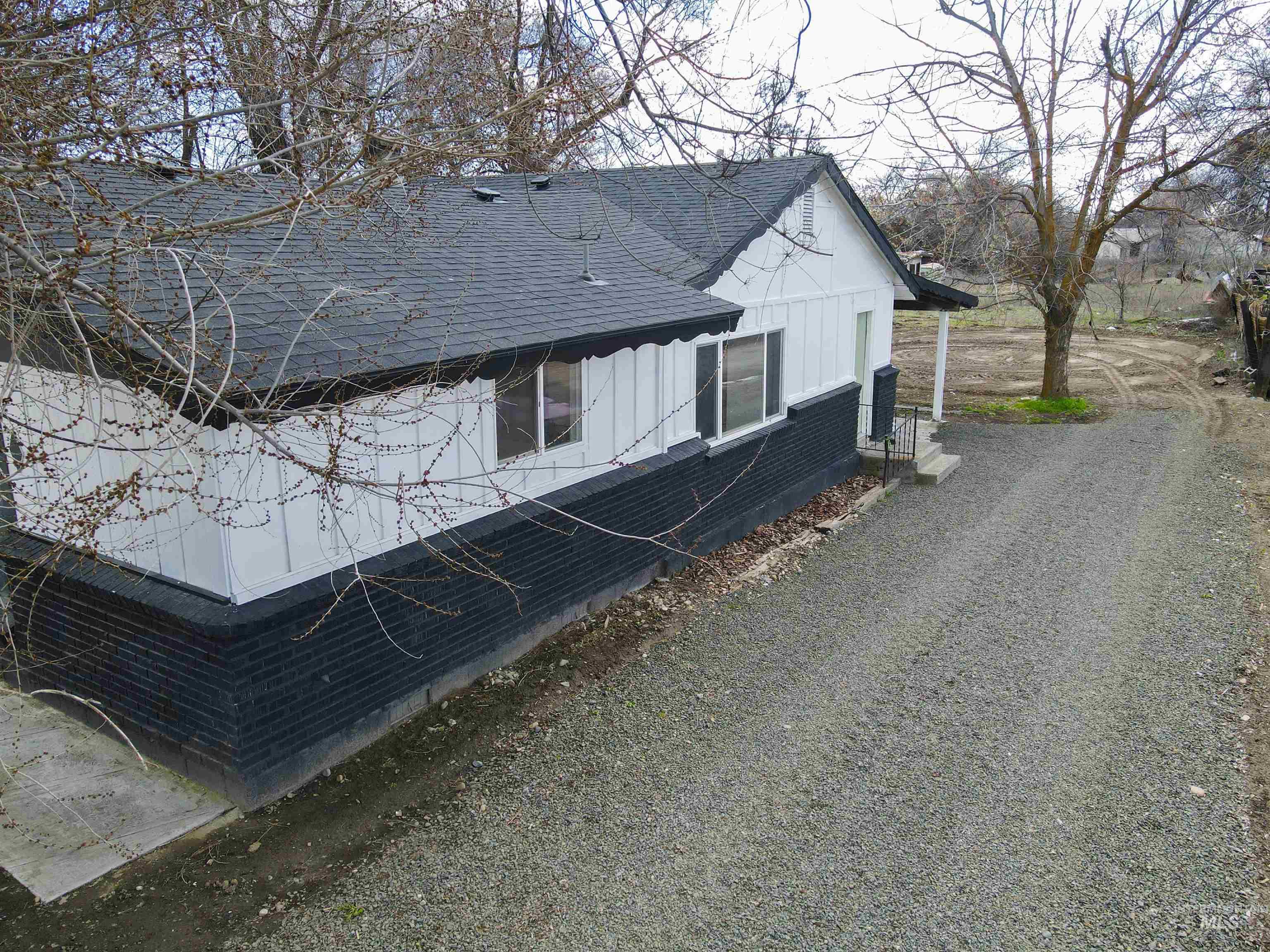 385/383 Bass St. Property Photo 44