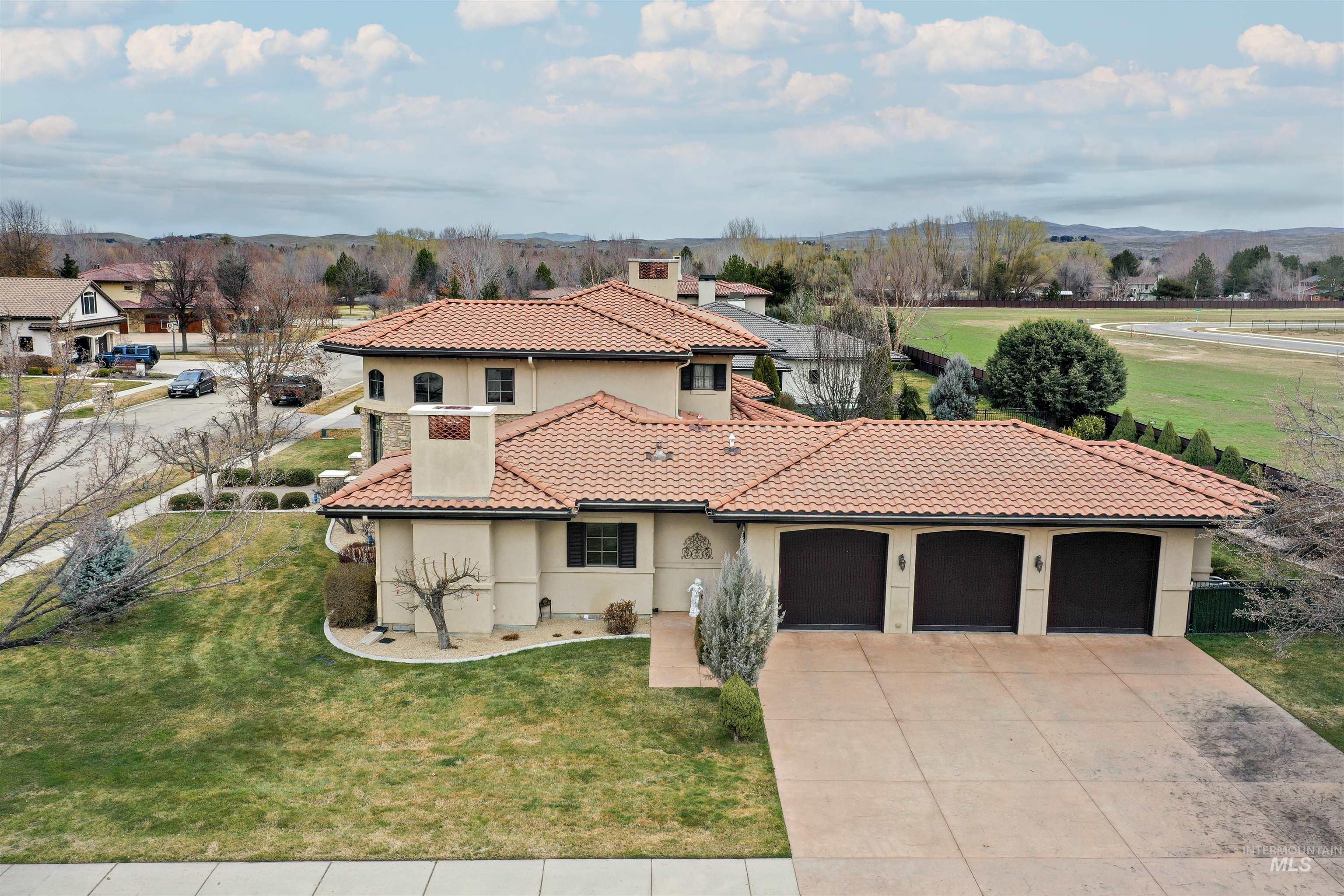 1810 N Valle Bello Way Property Photo 3