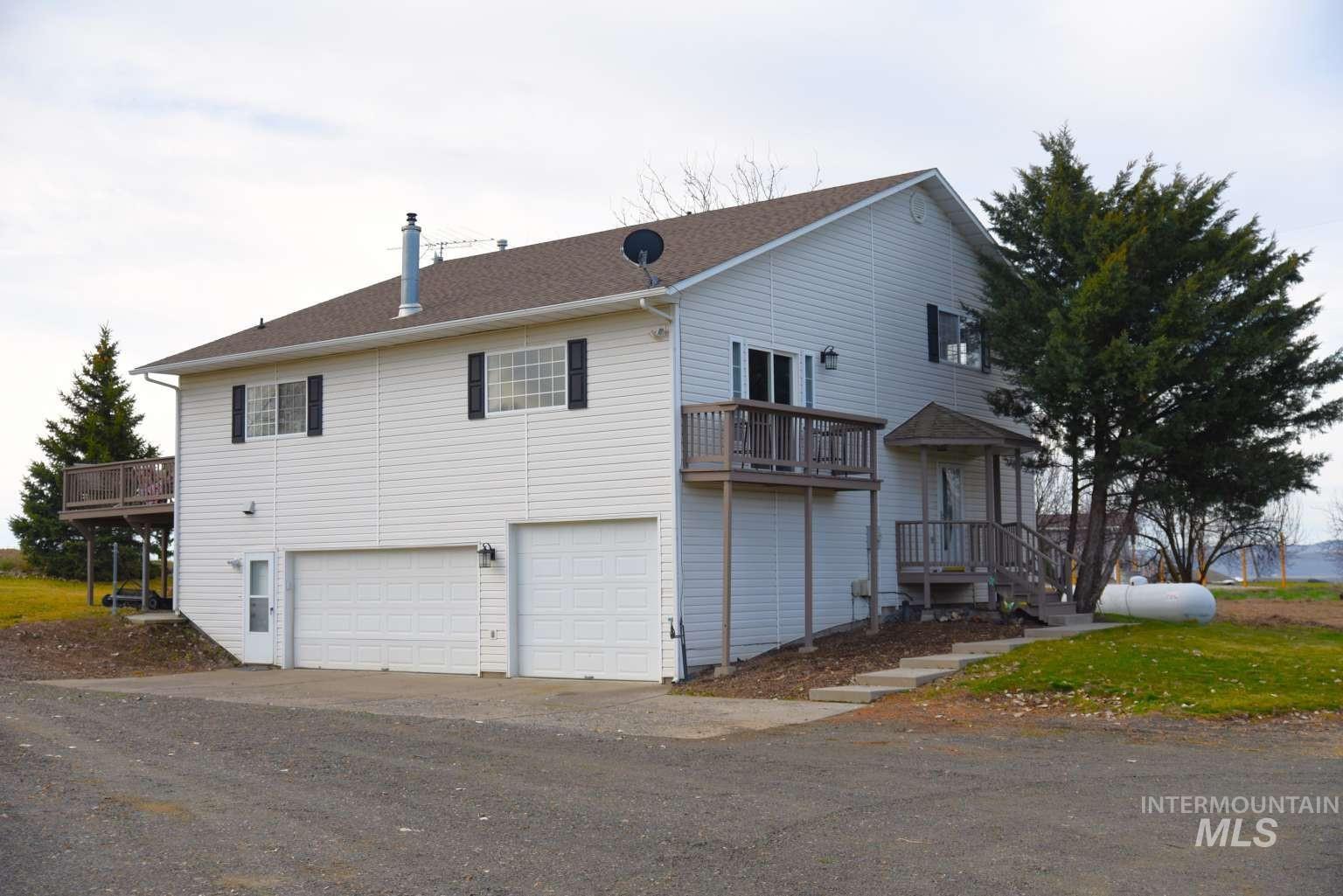 1065 Loafer Lane Property Photo 1