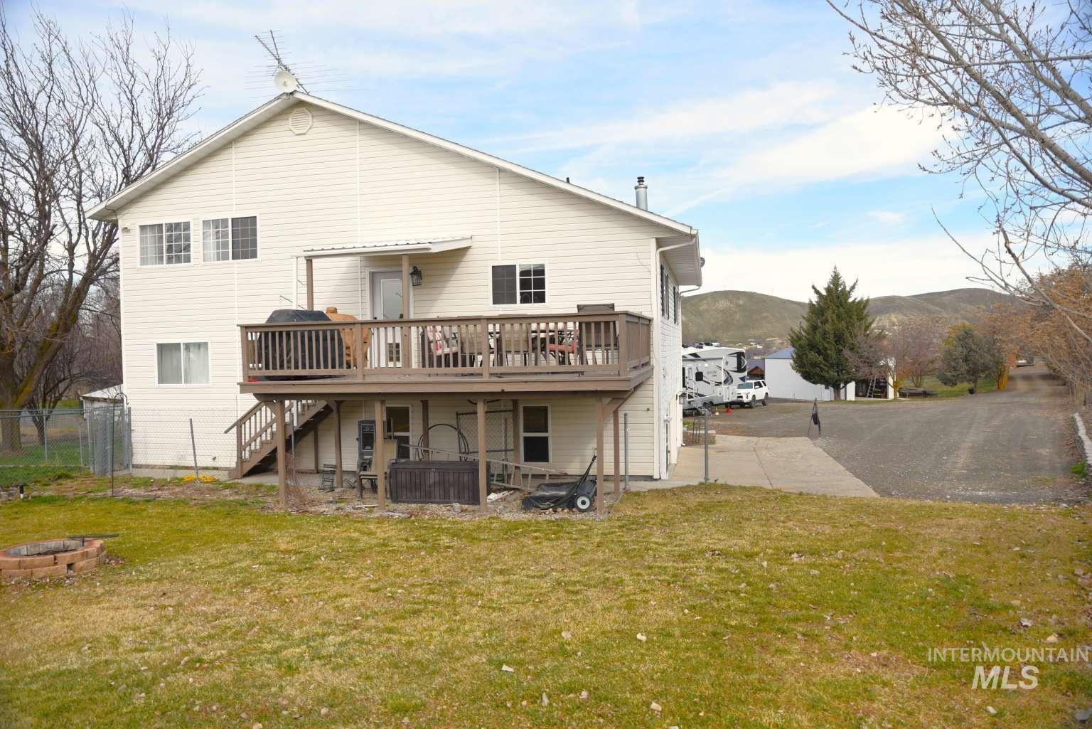 1065 Loafer Lane Property Photo 6