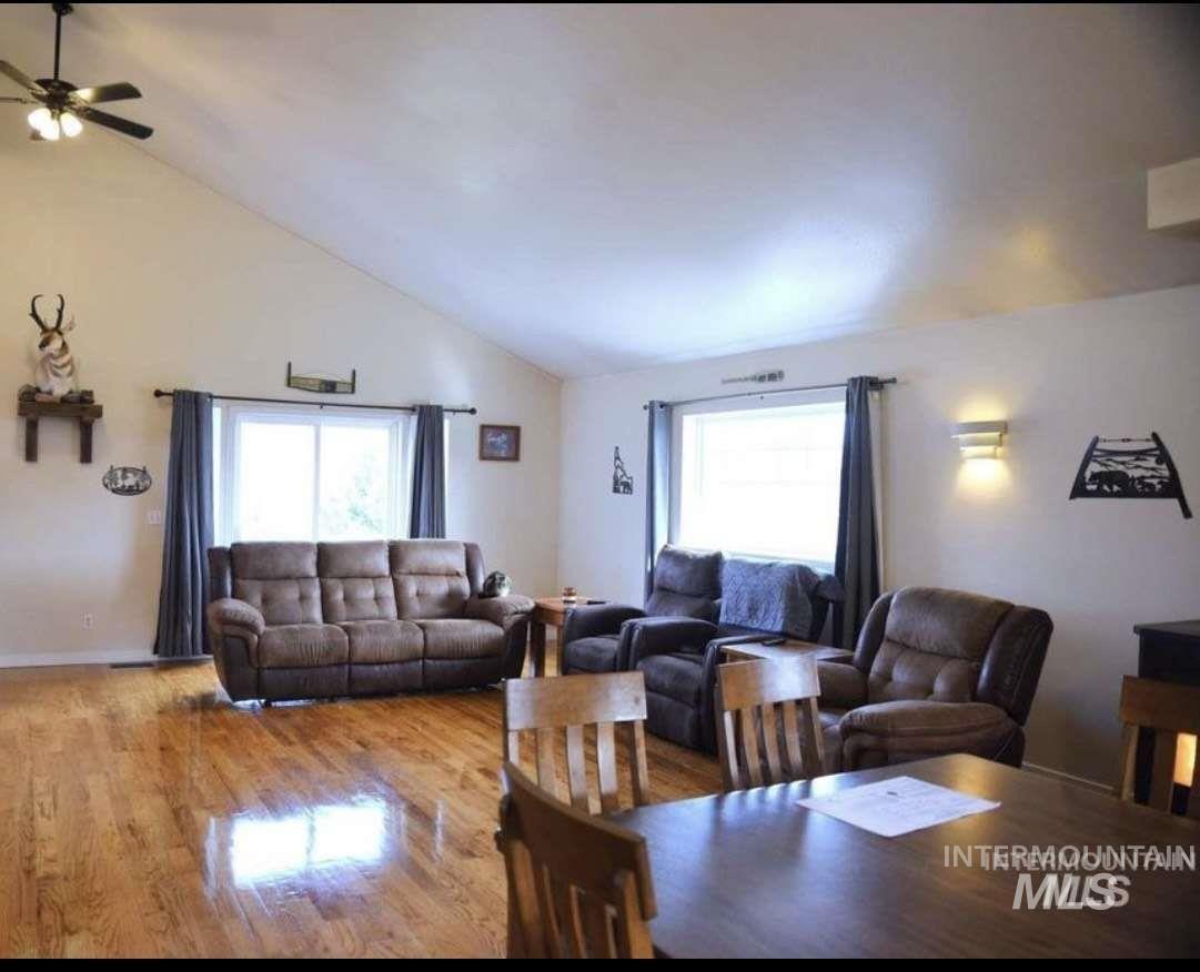 1065 Loafer Lane Property Photo 11