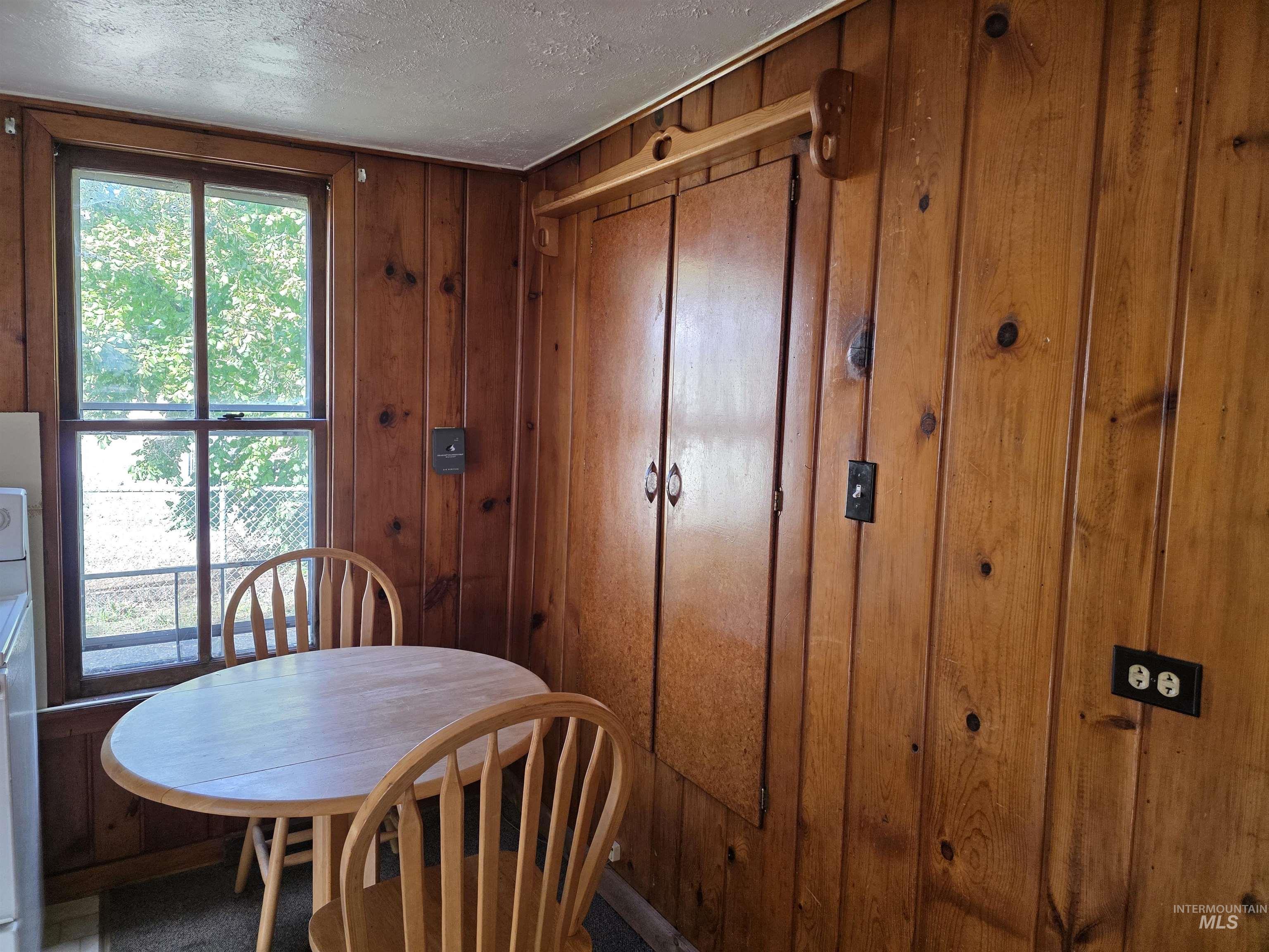 210 Pine Ave Property Photo 5