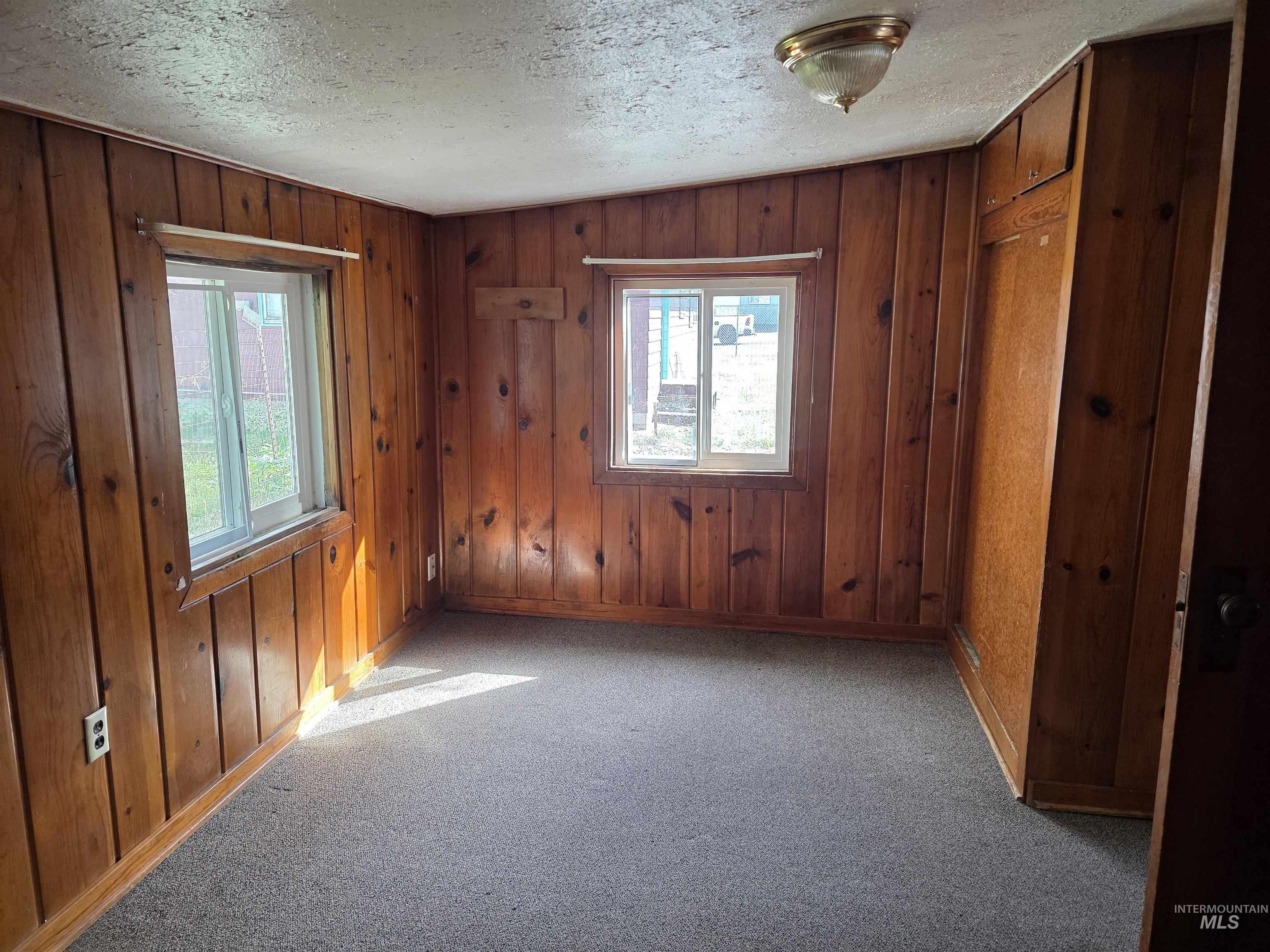 210 Pine Ave Property Photo 6