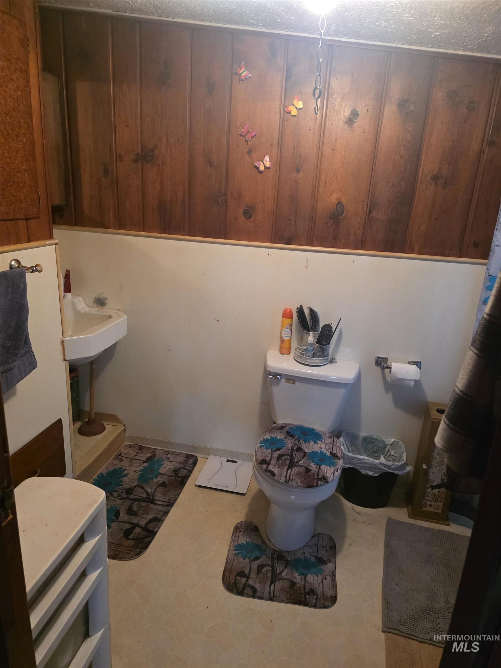 210 Pine Ave Property Photo 7