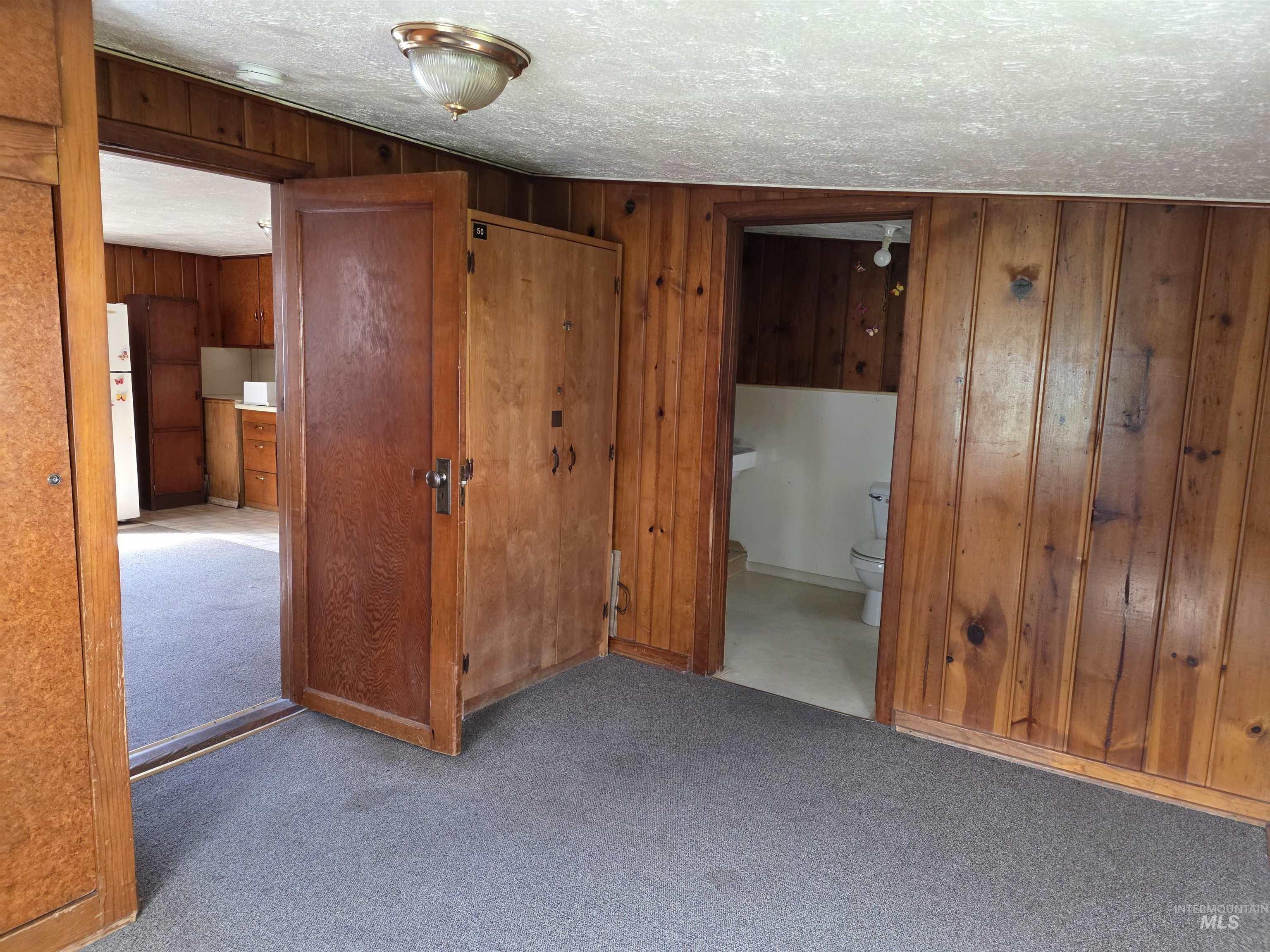 210 Pine Ave Property Photo 7