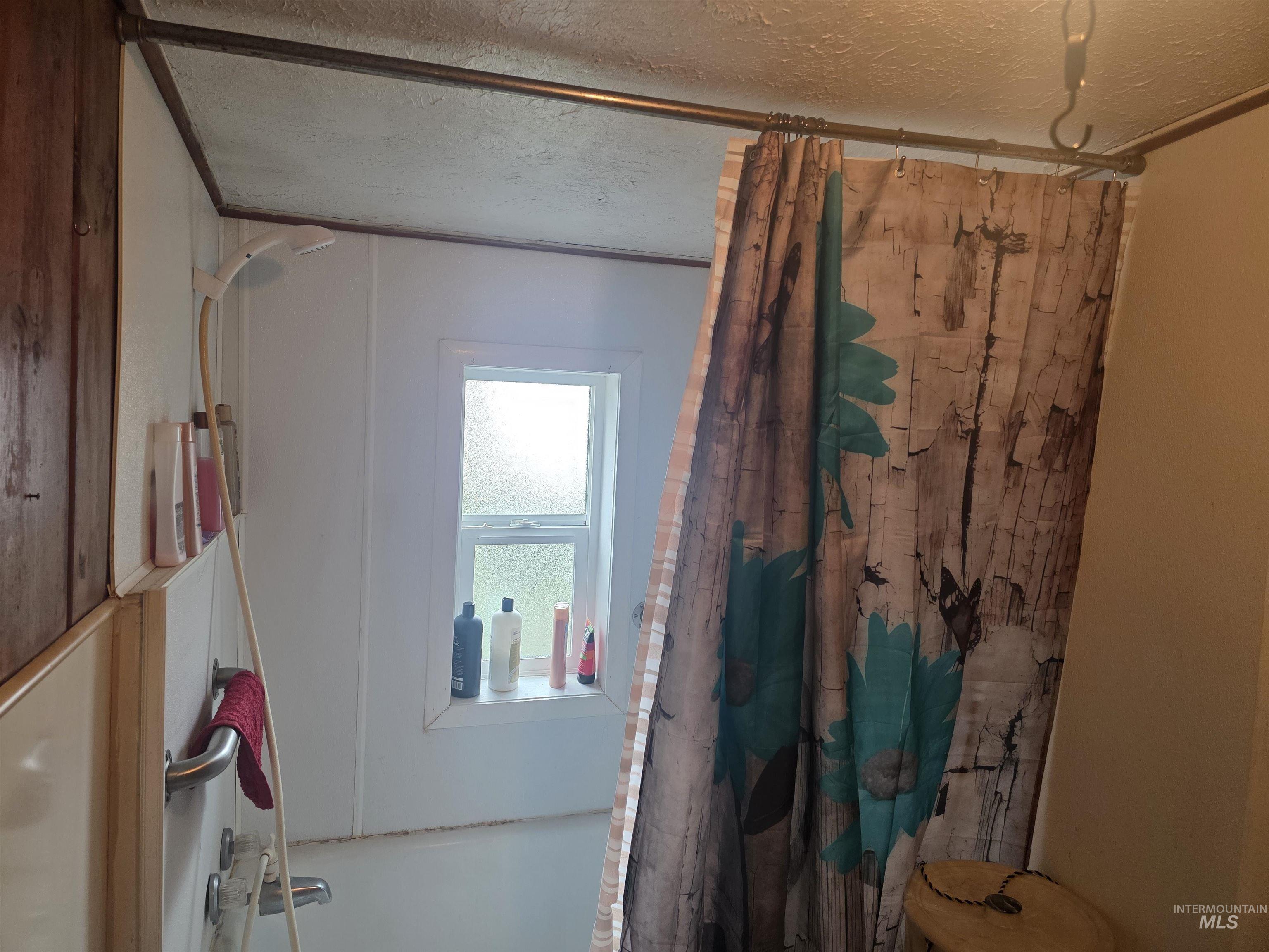 210 Pine Ave Property Photo 8