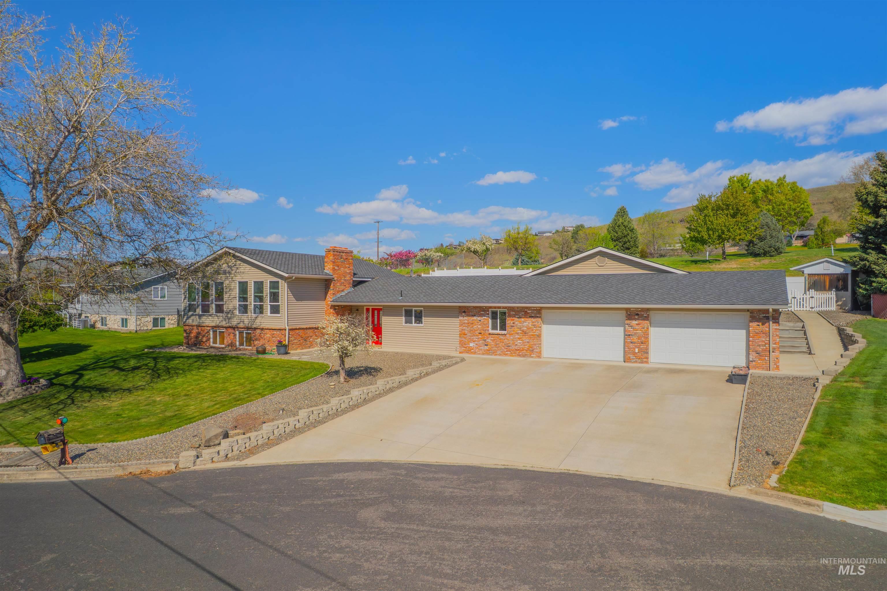 3413 Bluebird Circle Property Photo 1