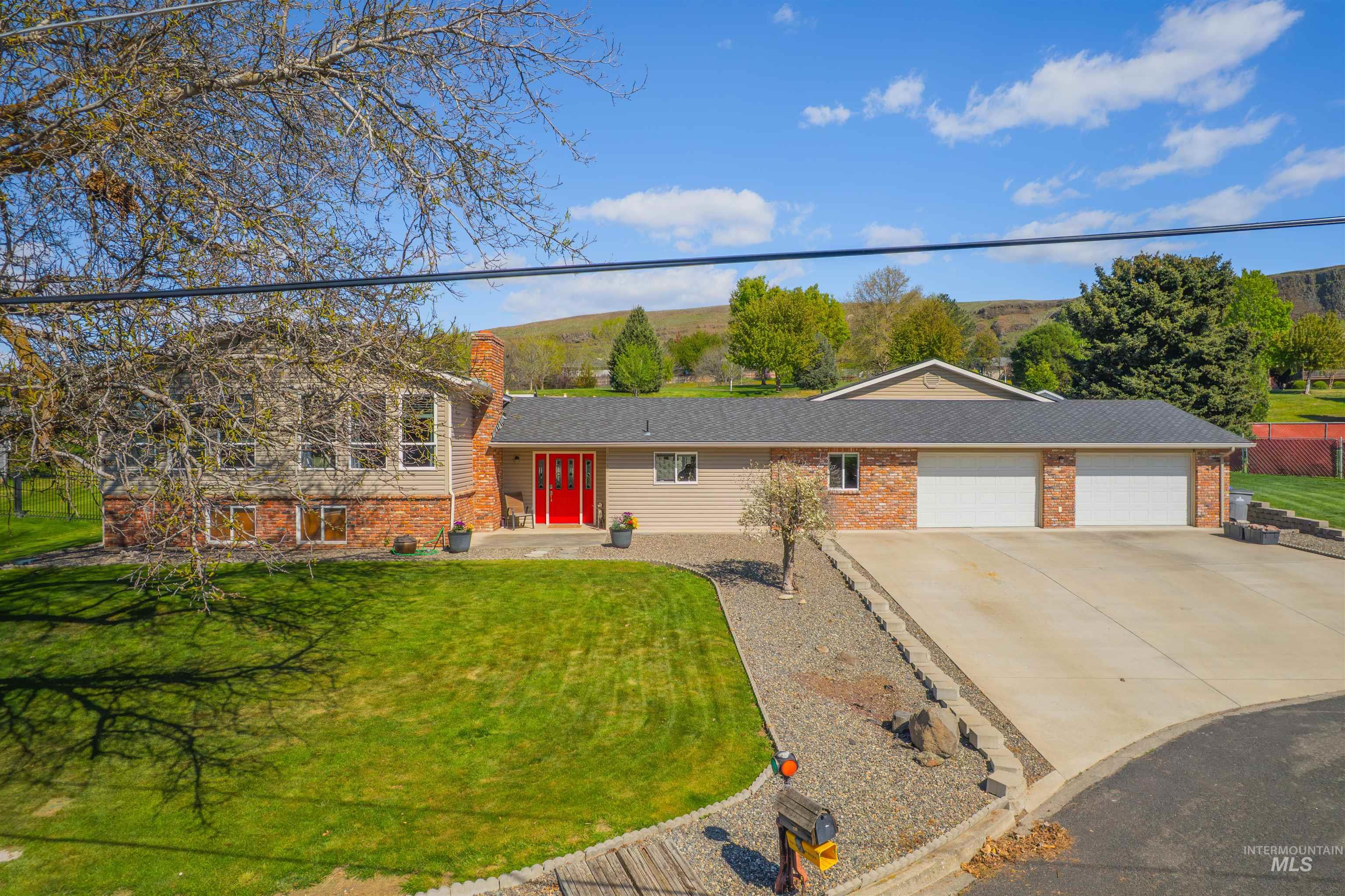3413 Bluebird Circle Property Photo 2