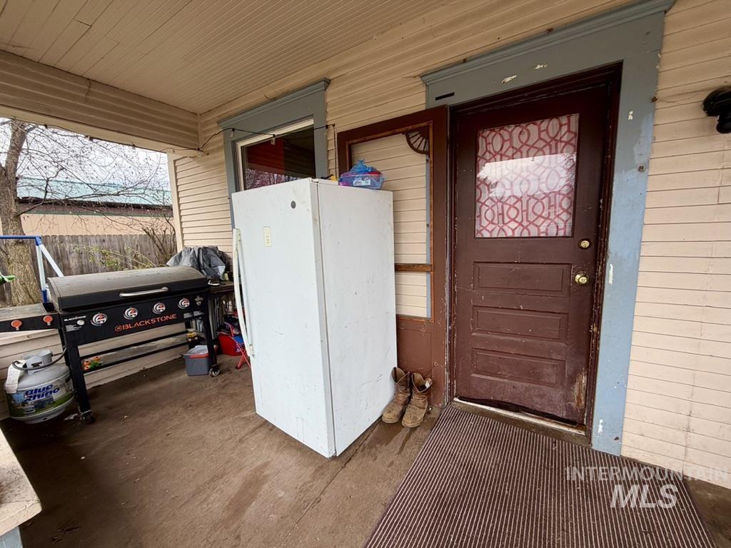 710 Maple Street Property Photo 5