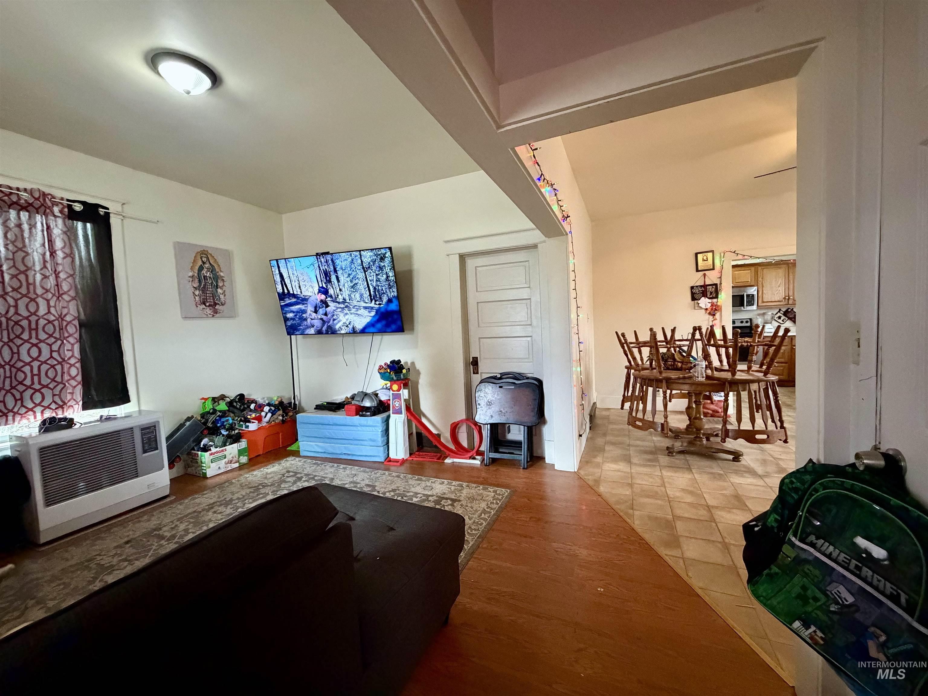 710 Maple Street Property Photo 6