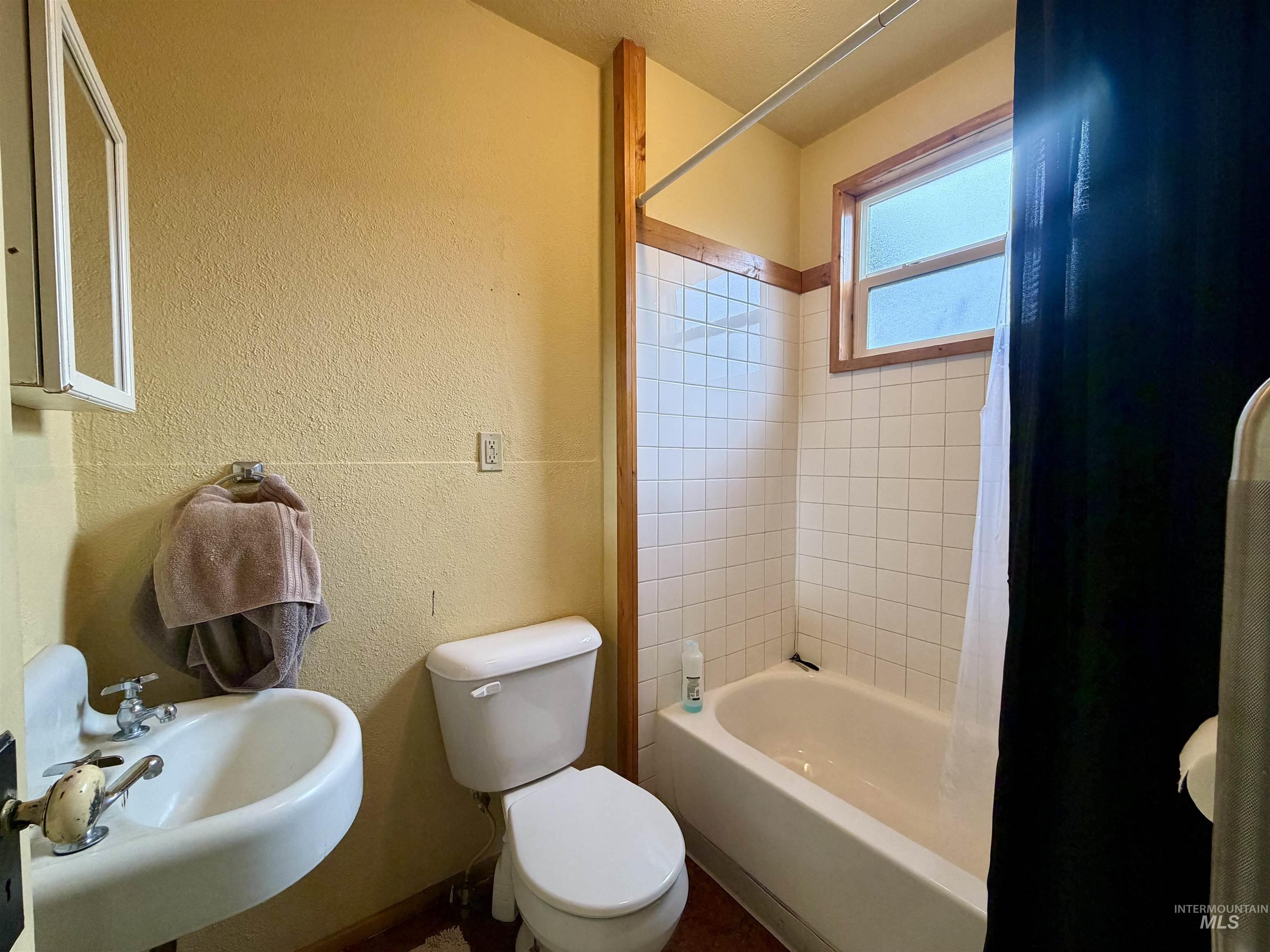 710 Maple Street Property Photo 27