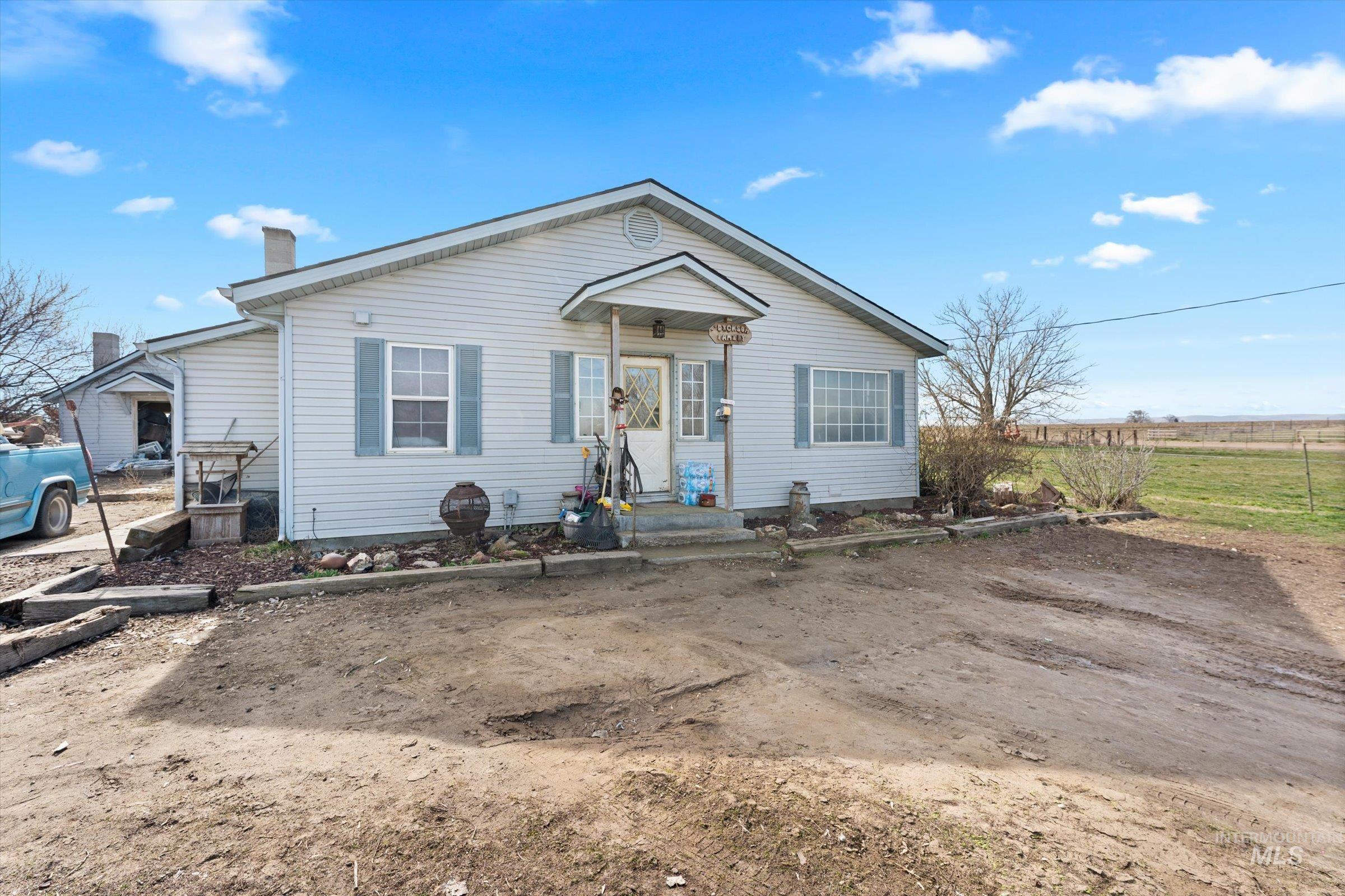 20286 Travis Rd Property Photo 2