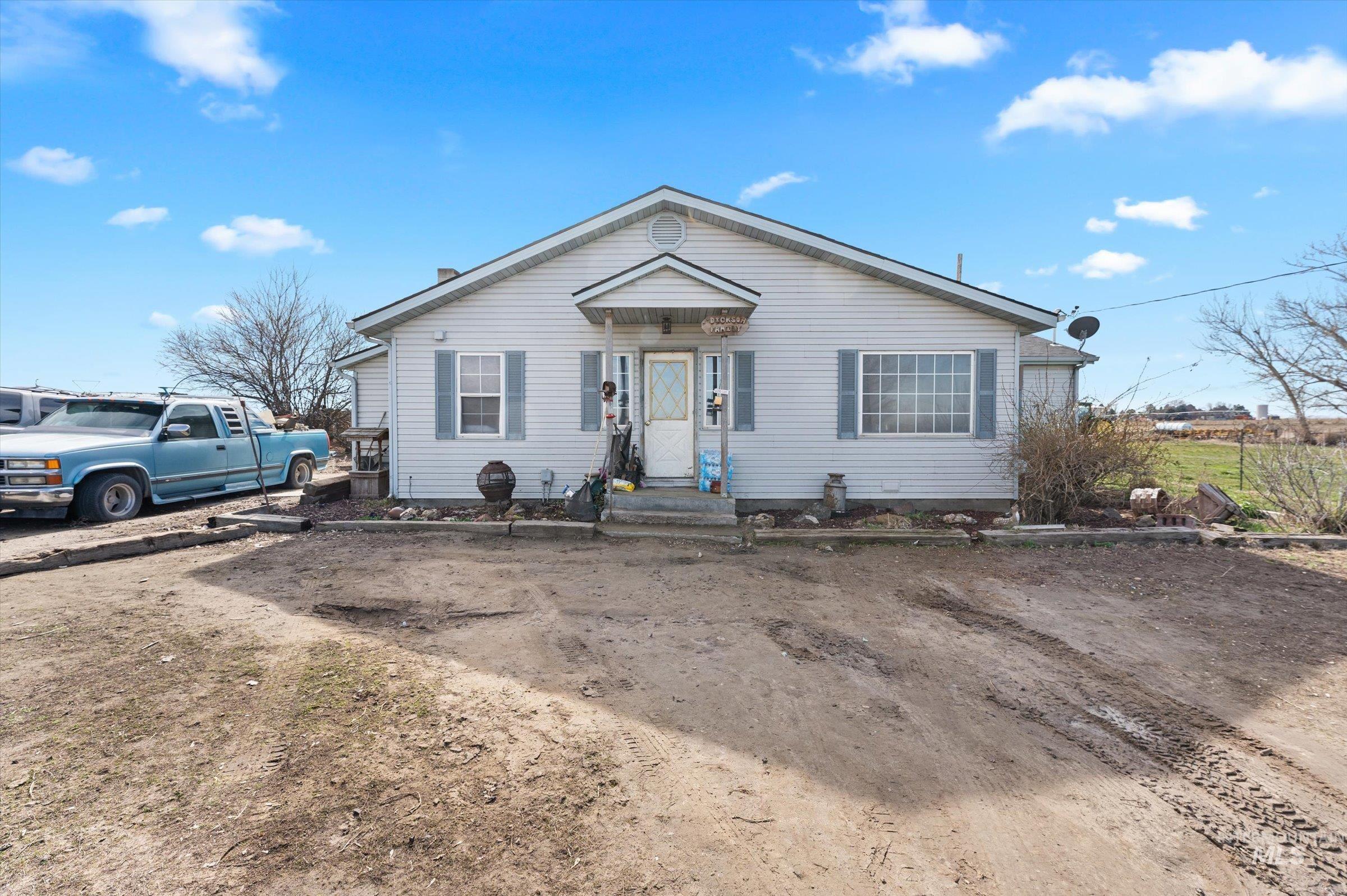 20286 Travis Rd Property Photo 3