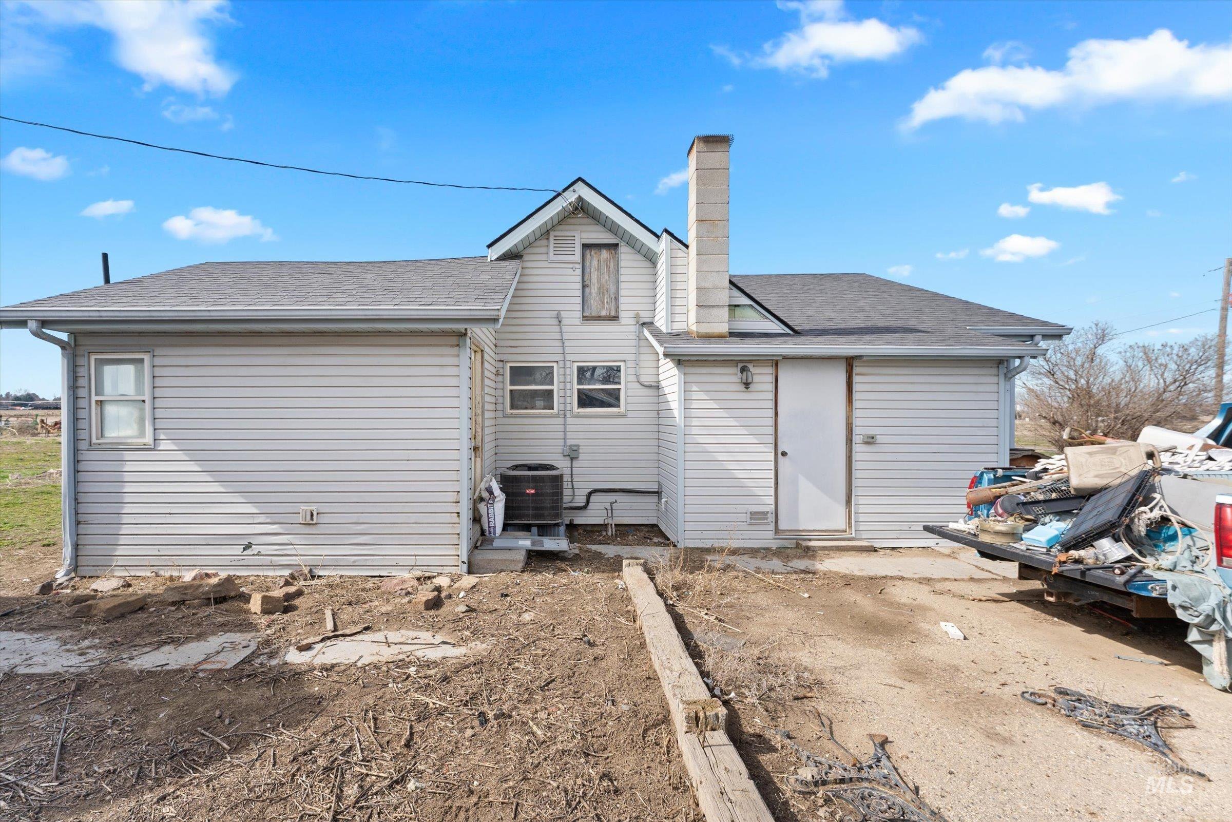20286 Travis Rd Property Photo 4