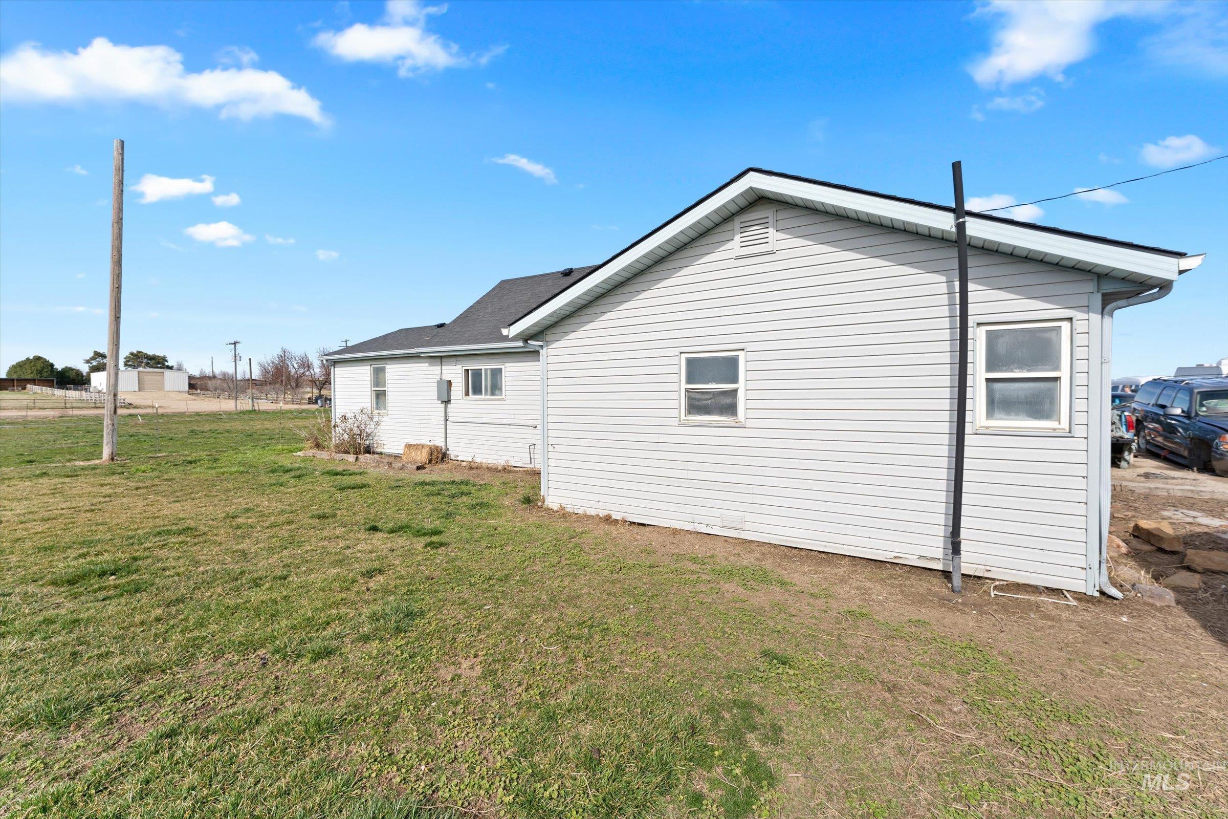 20286 Travis Rd Property Photo 5