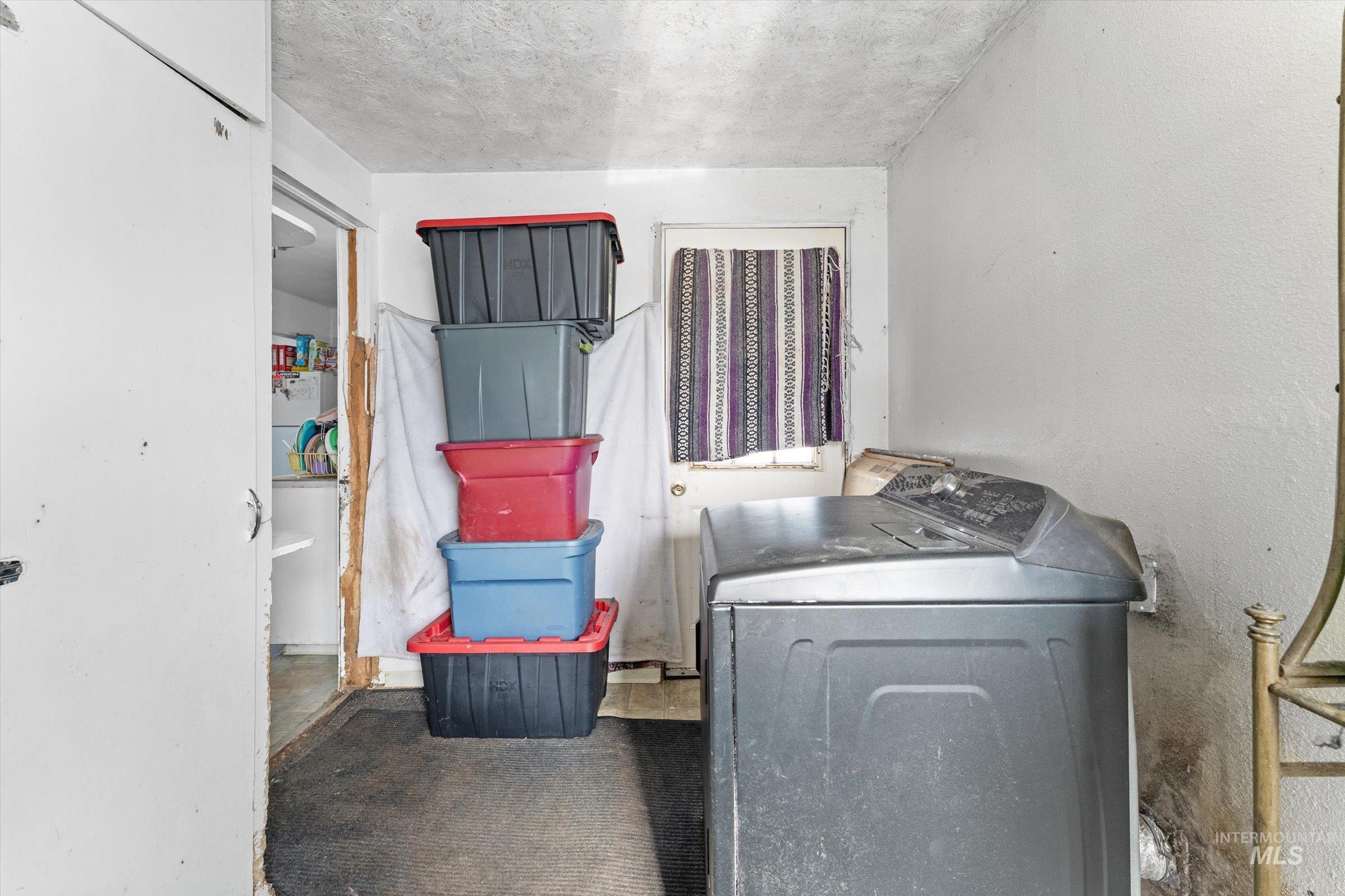 20286 Travis Rd Property Photo 12
