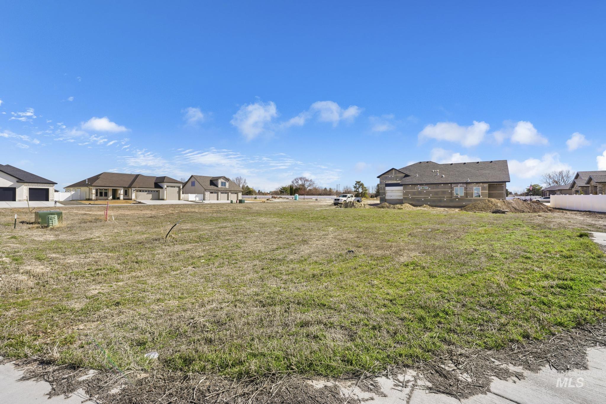 563 Moonbeam Way Property Photo 2