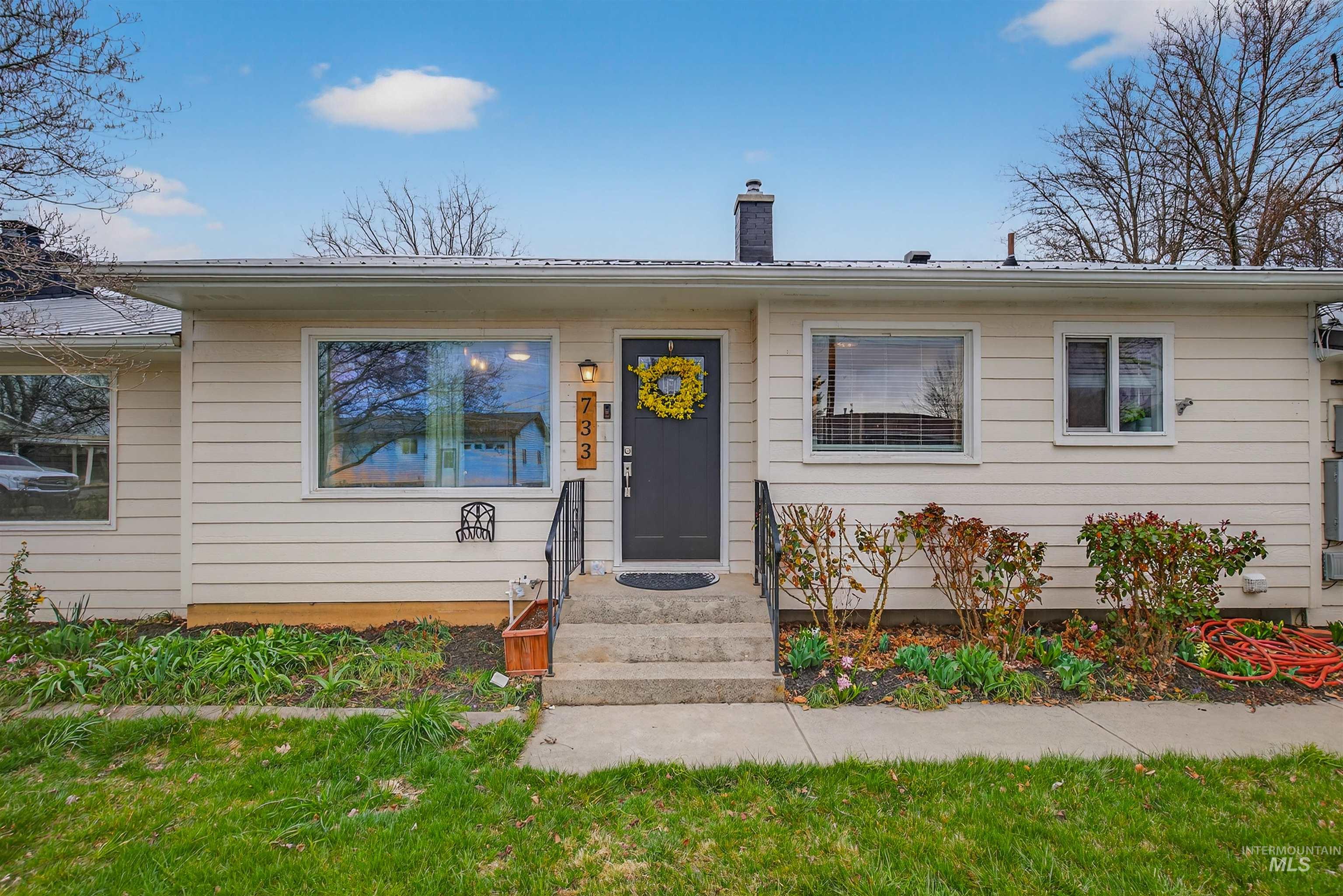 733 Airway Ave. Property Photo 2