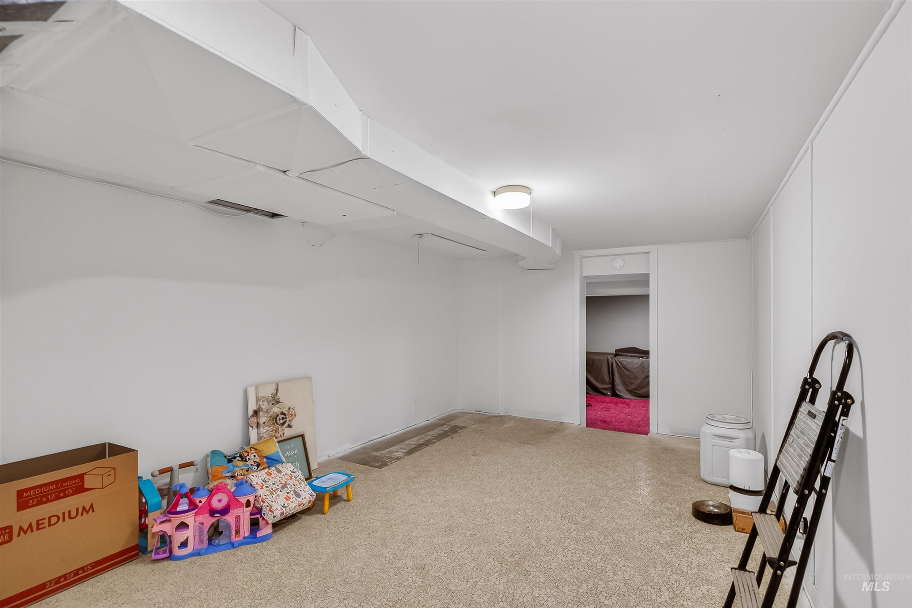 733 Airway Ave. Property Photo 35