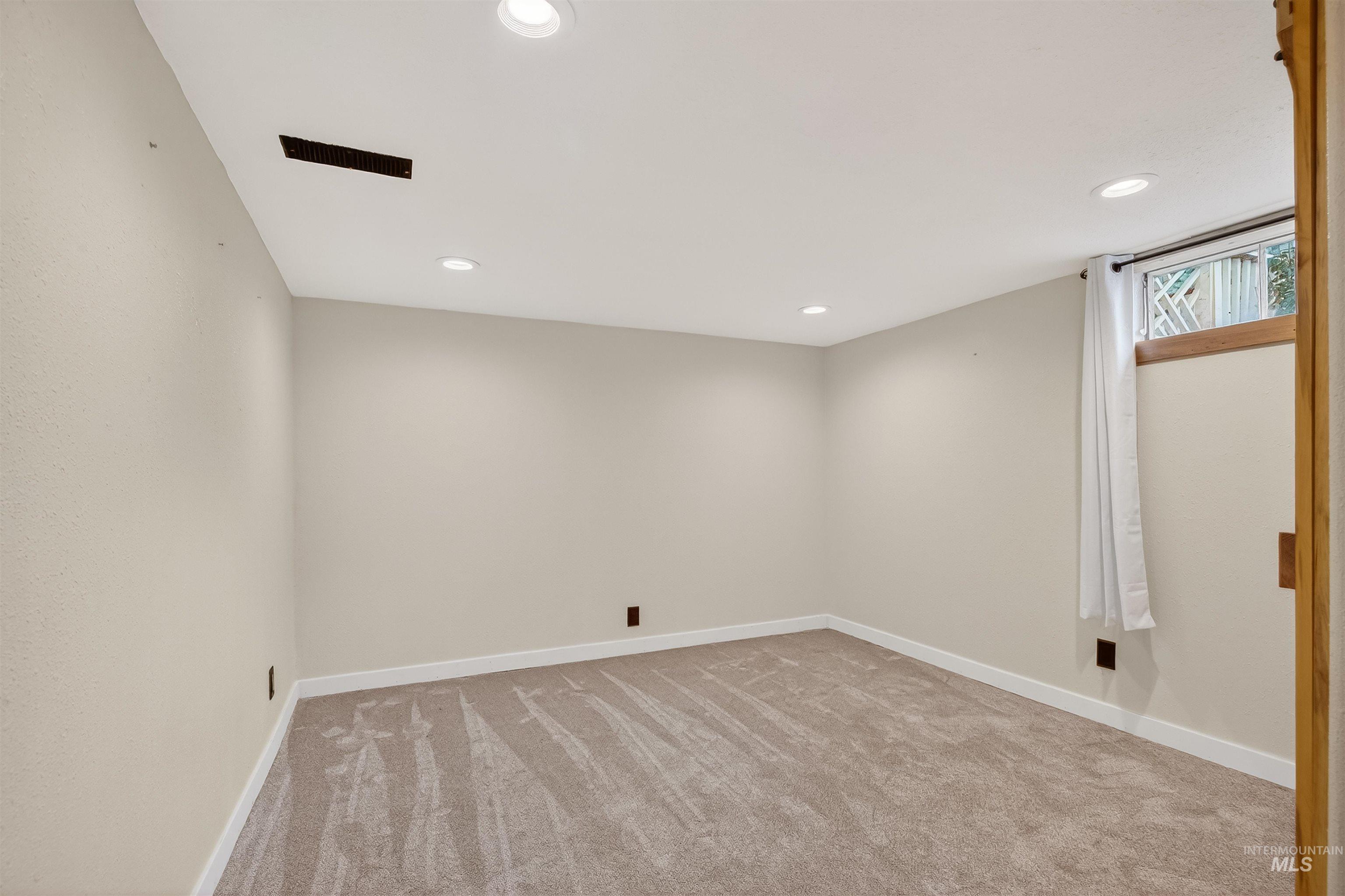 733 Airway Ave. Property Photo 37