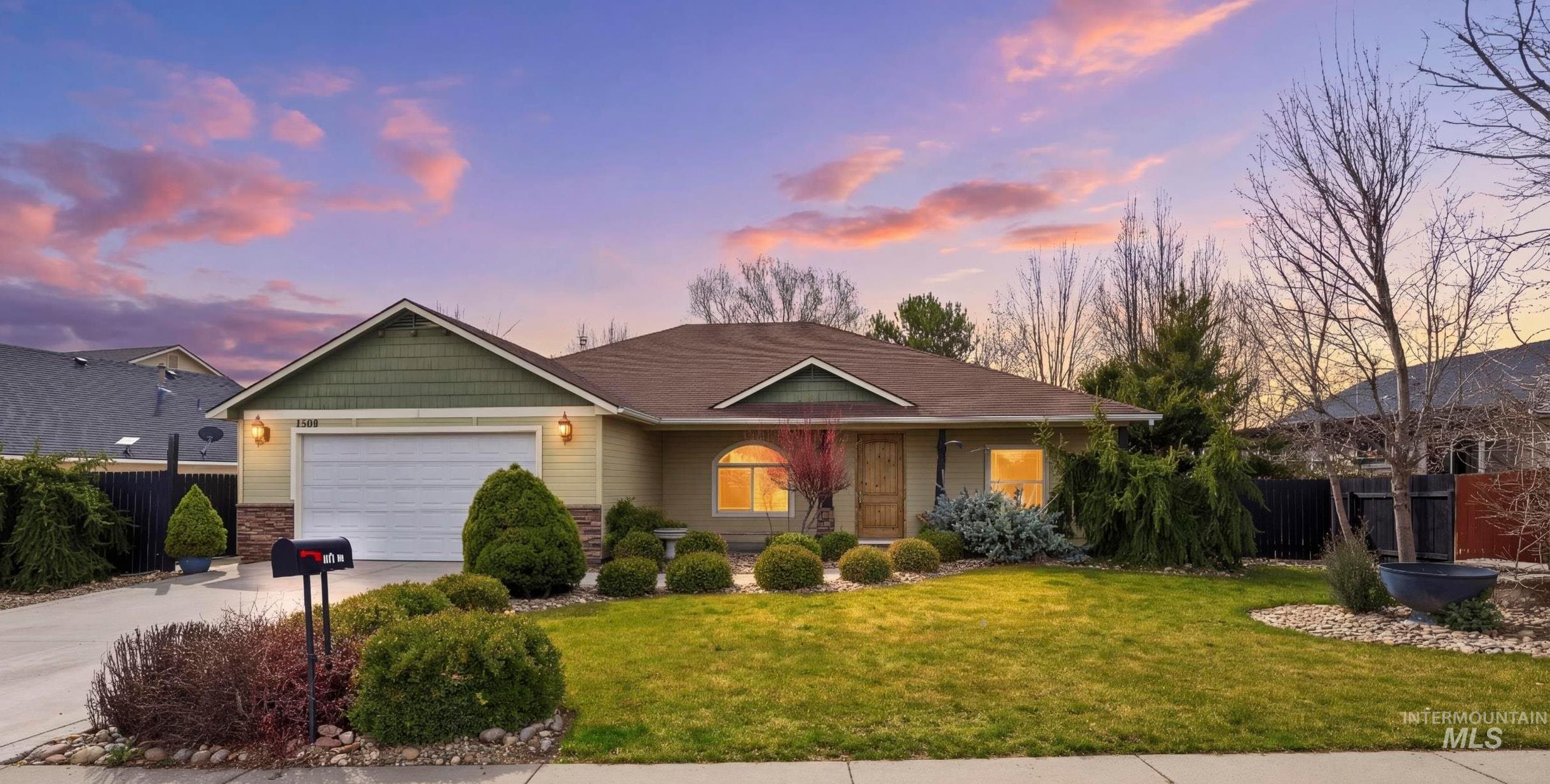 1101 Pioneer Way Property Photo 1
