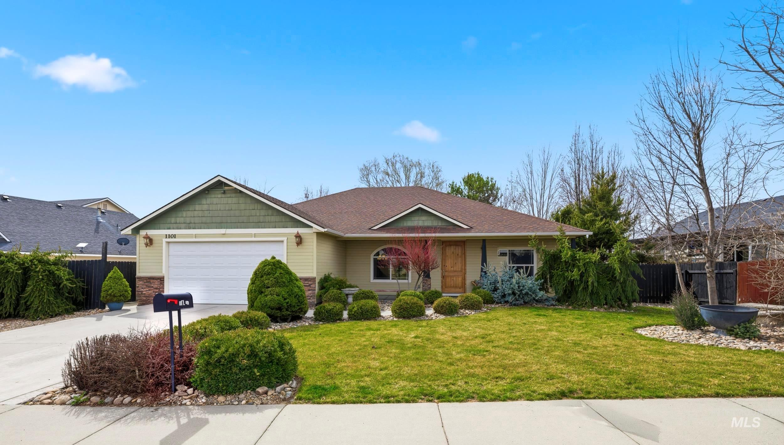1101 Pioneer Way Property Photo 2