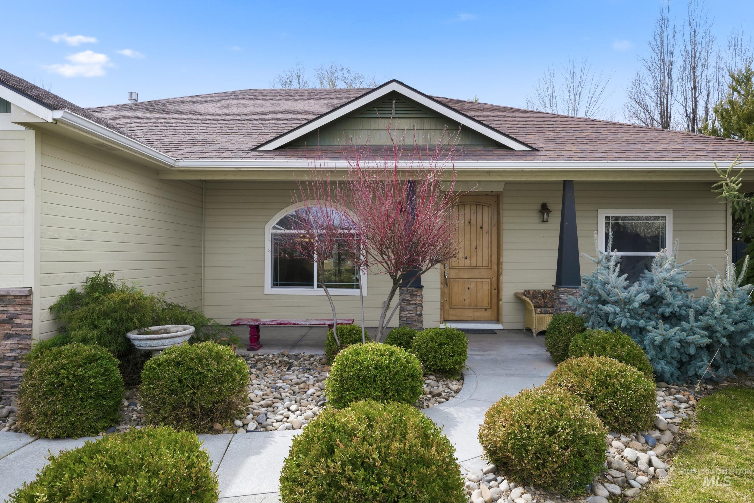 1101 Pioneer Way Property Photo 4