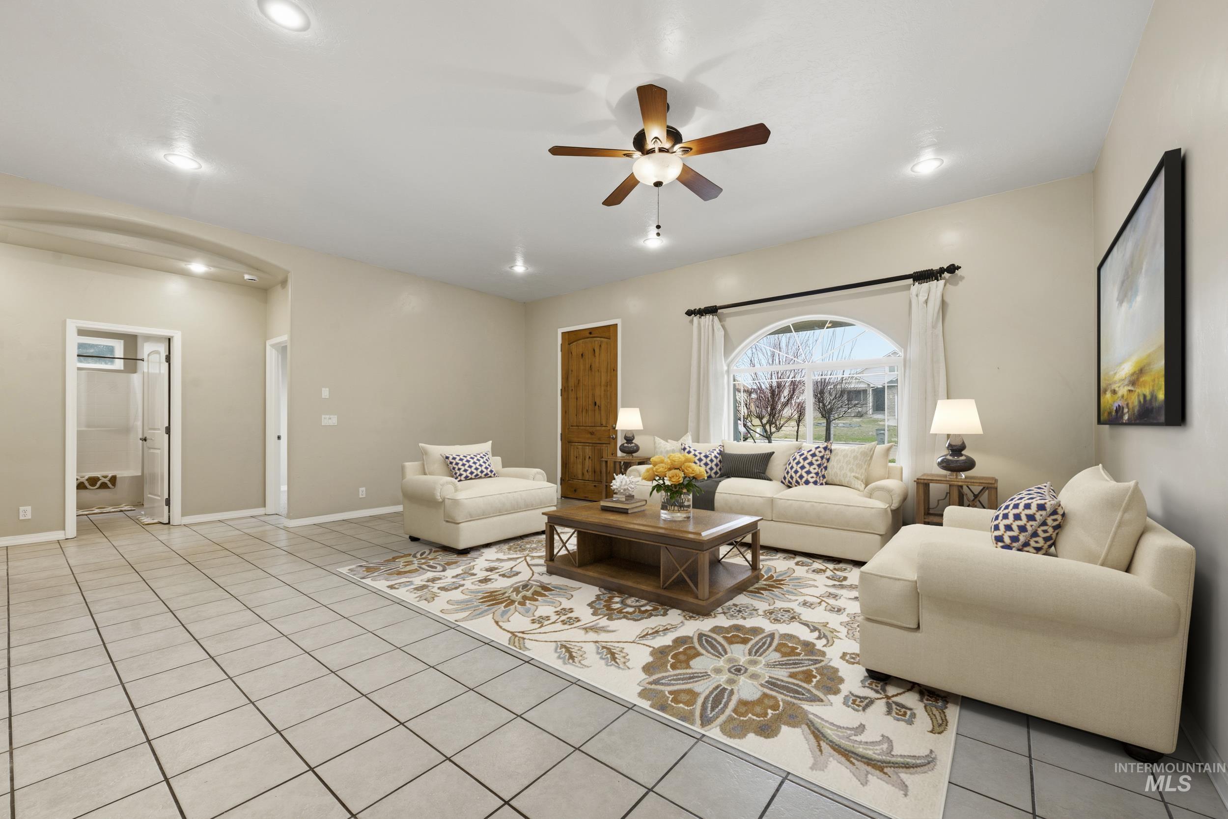 1101 Pioneer Way Property Photo 9