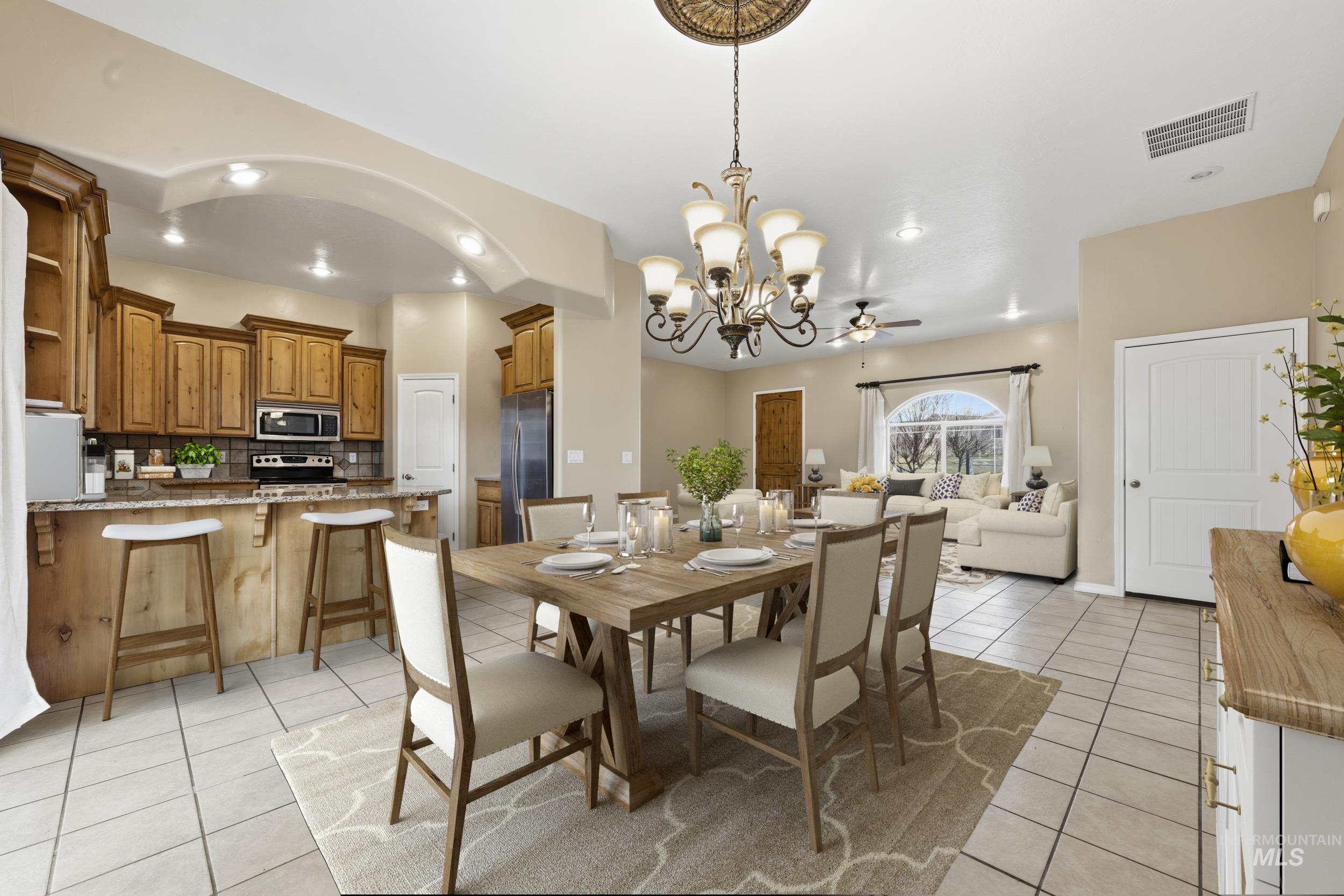 1101 Pioneer Way Property Photo 12