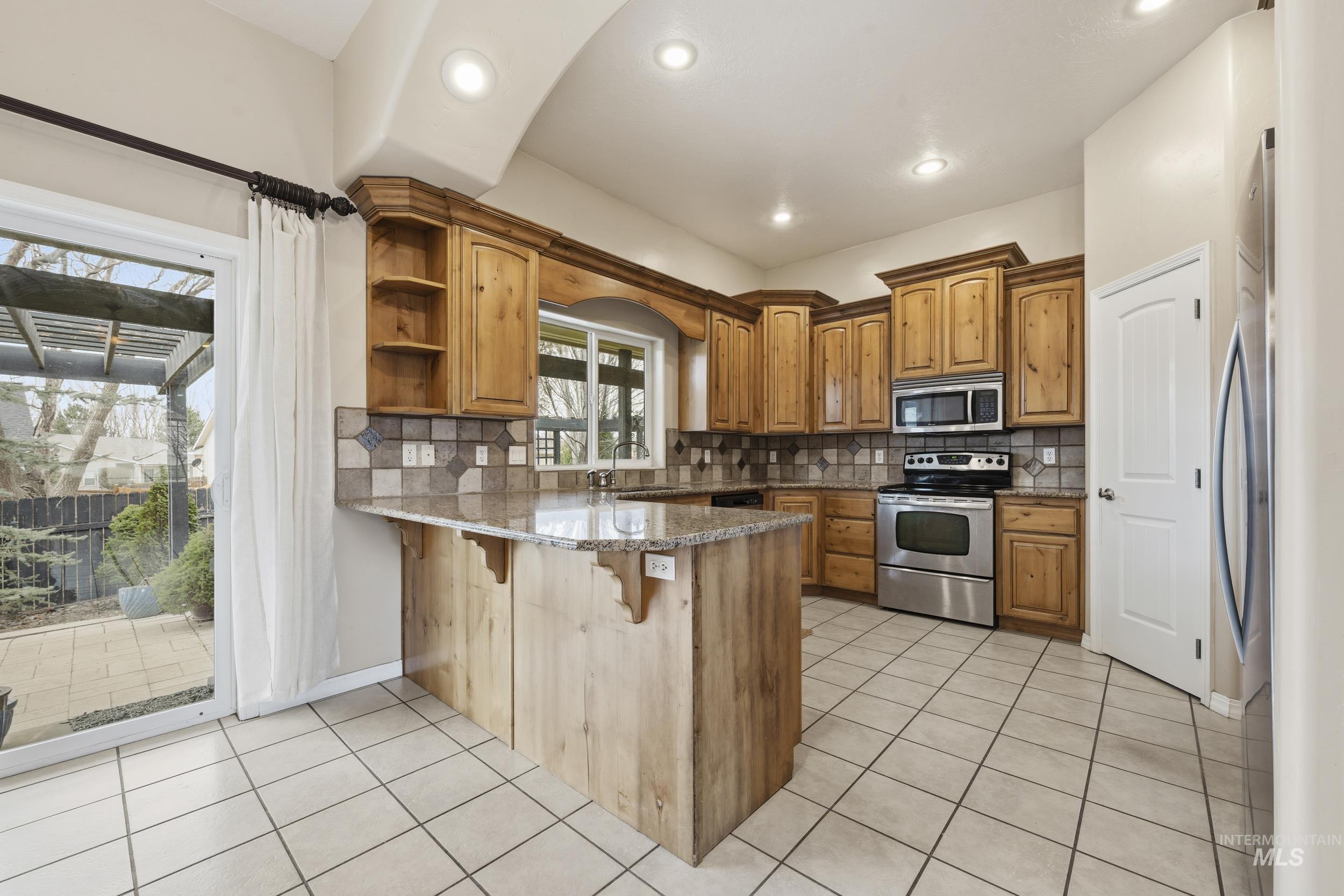 1101 Pioneer Way Property Photo 13