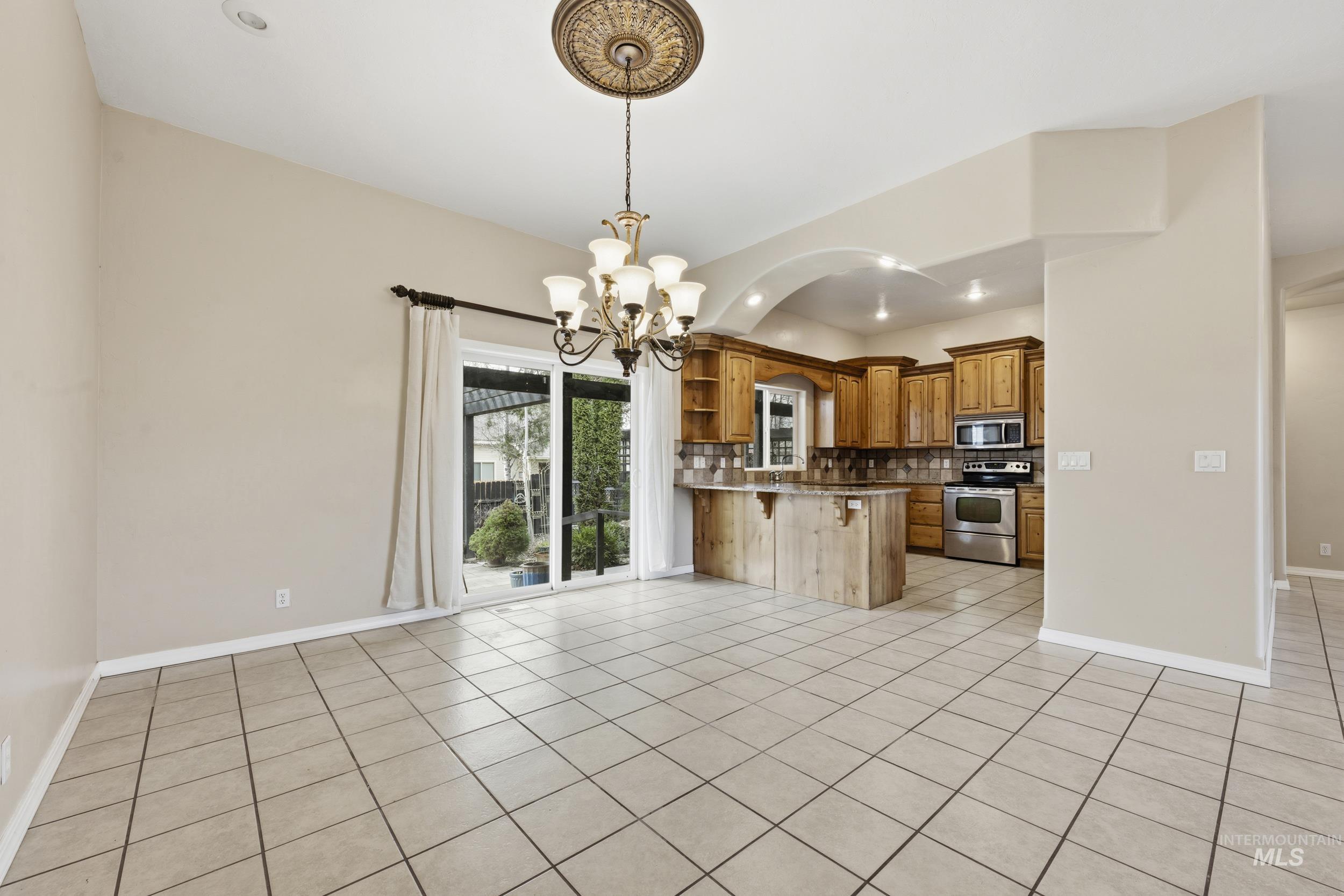 1101 Pioneer Way Property Photo 15