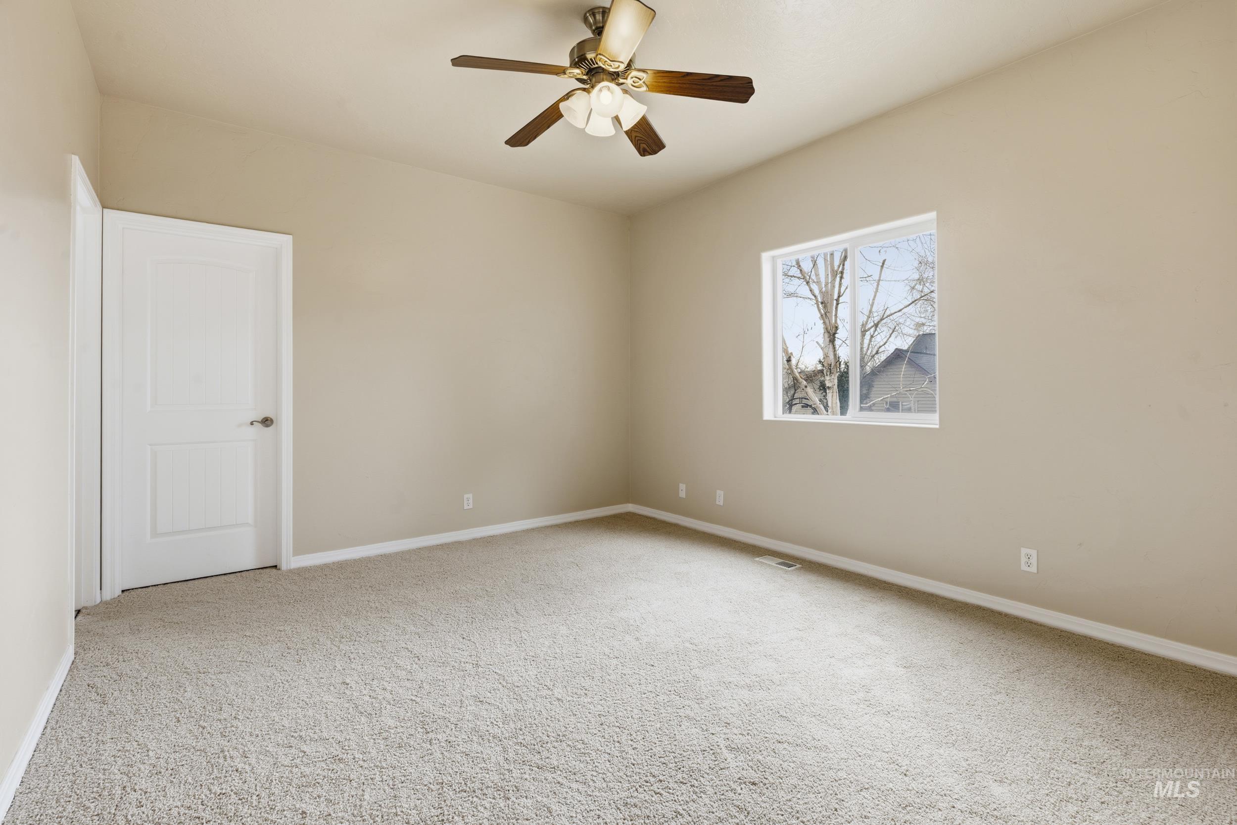 1101 Pioneer Way Property Photo 23