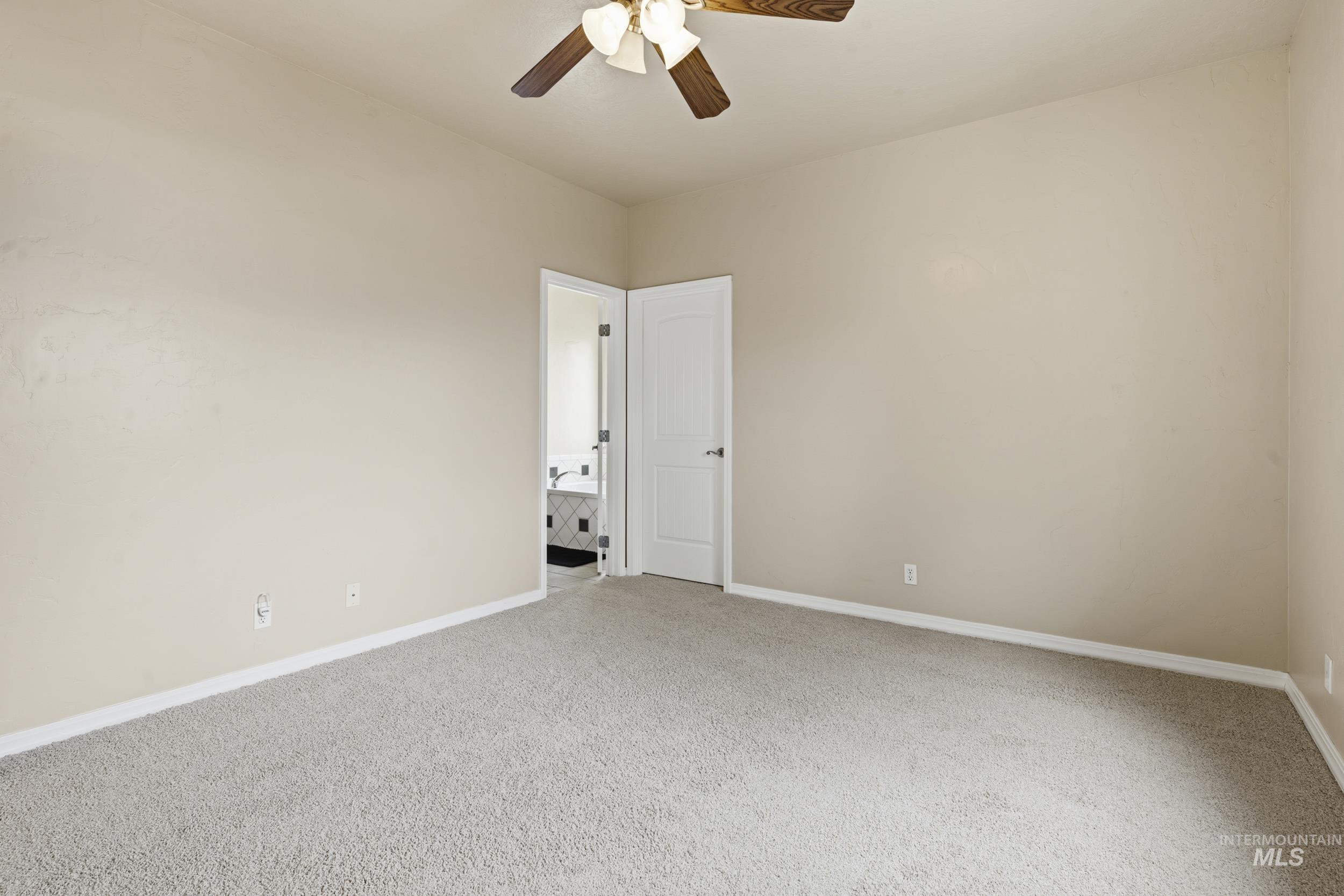 1101 Pioneer Way Property Photo 24